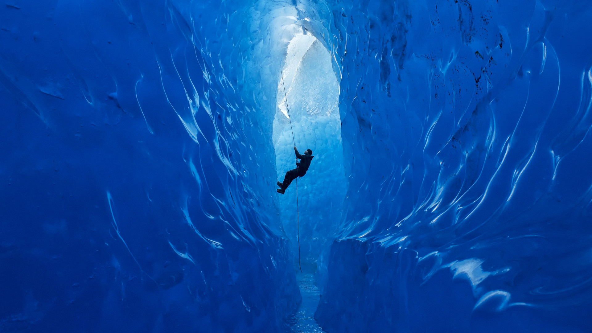 Grotta di ghiaccio, Ghiacciaio, Alpinista, Blu, Arrampicata, sfondo desktop