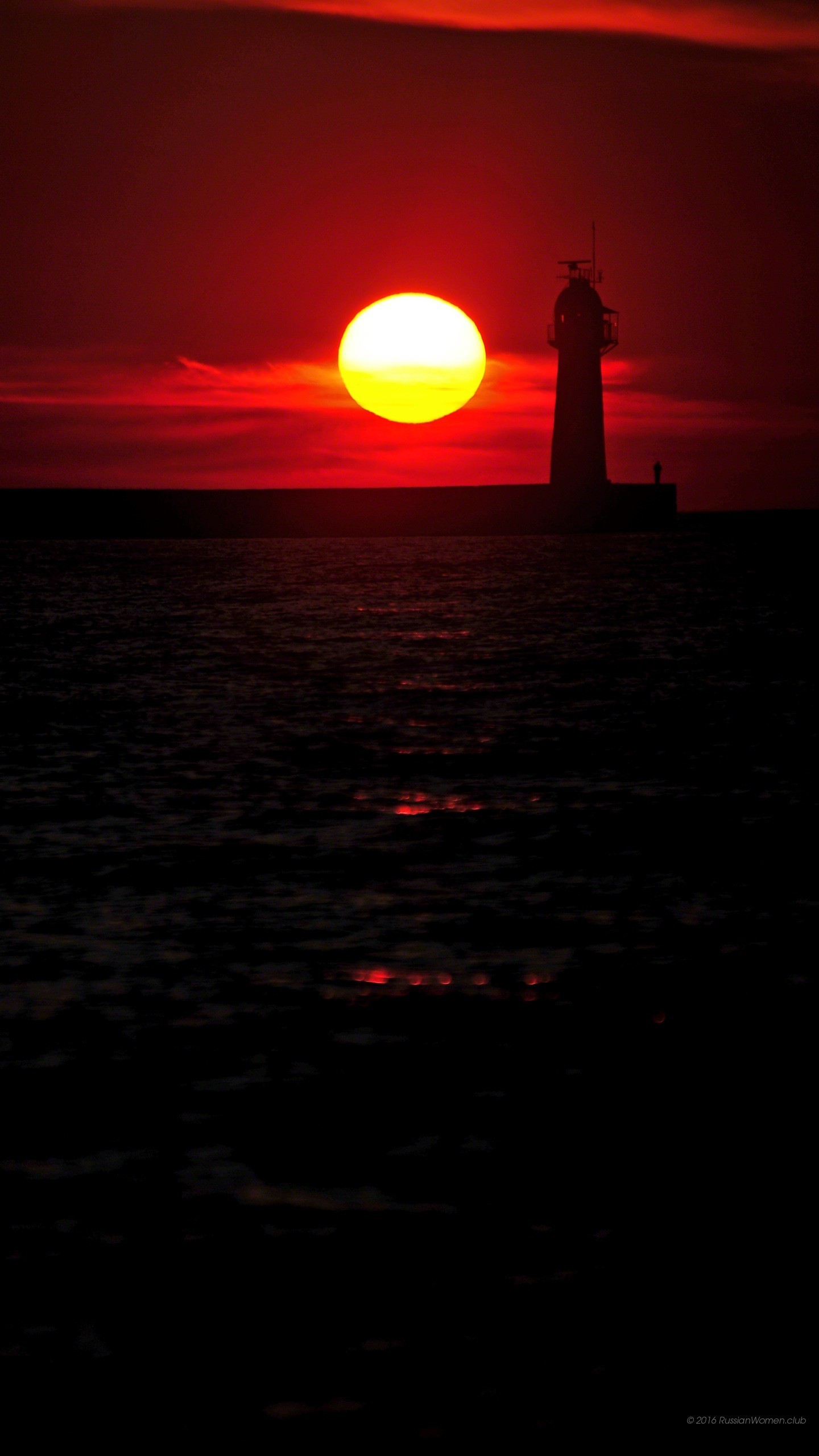Faro, Tramonto, Sole, Cielo rosso, QHD+, sfondo per iPhone e Android