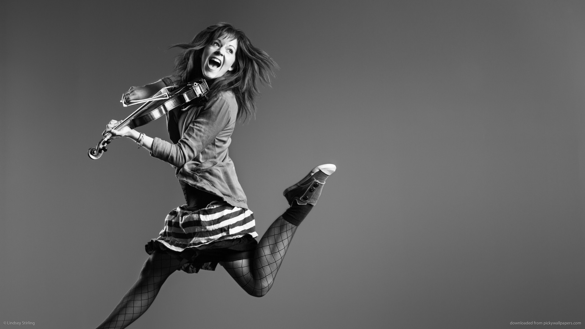 Lindsey Stirling, Violino, Salto, Bianco e nero, Full HD, sfondo per PC