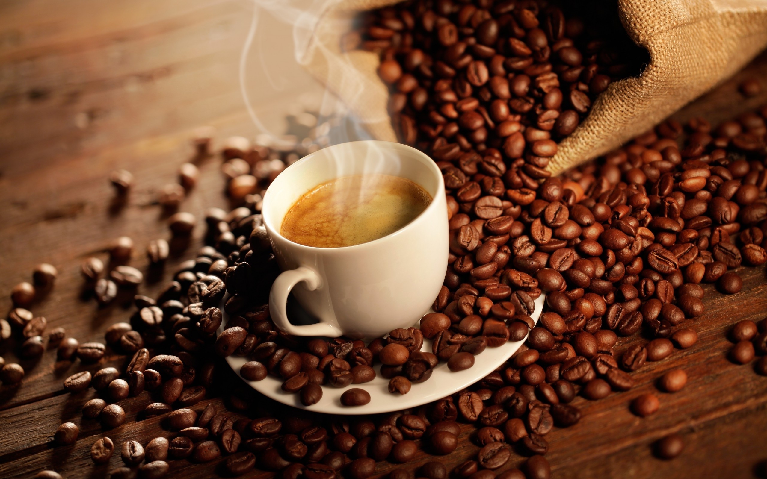 Tazza di caffè, Chicchi di caffè, Vapore, Sacco di juta, 2K, sfondo per portatile