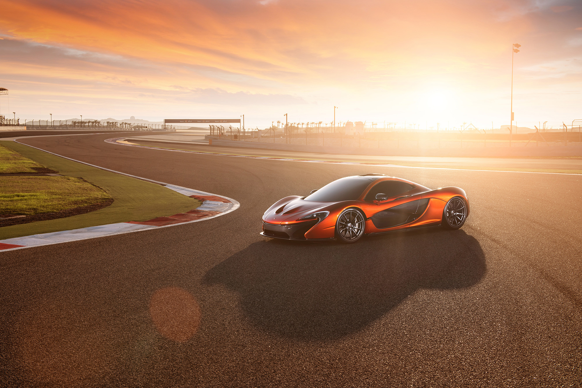 McLaren P1, Circuito, Tramonto, Arancione, Full HD, sfondo Windows 11