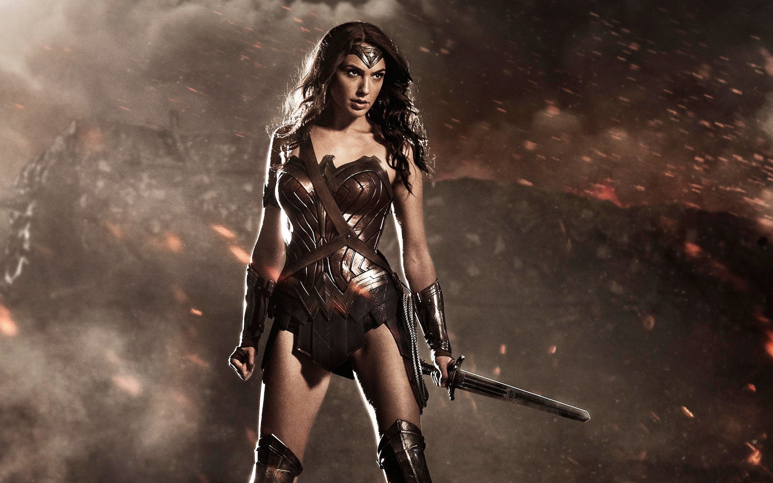 Wonder Woman, Gal Gadot, Spada, Fumo, 2560x1600, immagine di sfondo