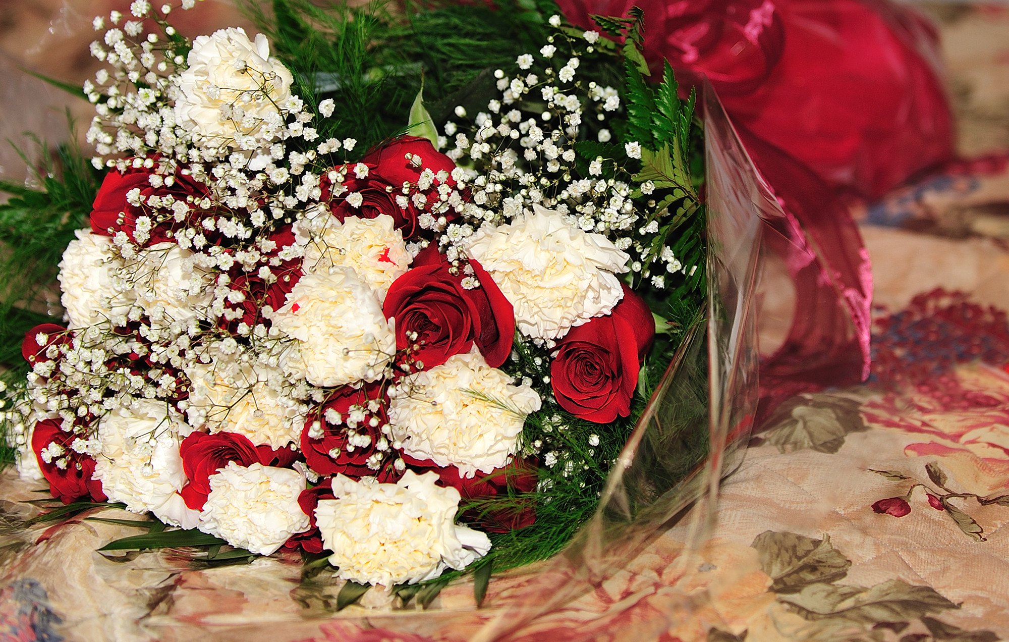 Bouquet da sposa, Rose rosse, Garofani bianchi, Gypsophila, Full HD, sfondo per portatile