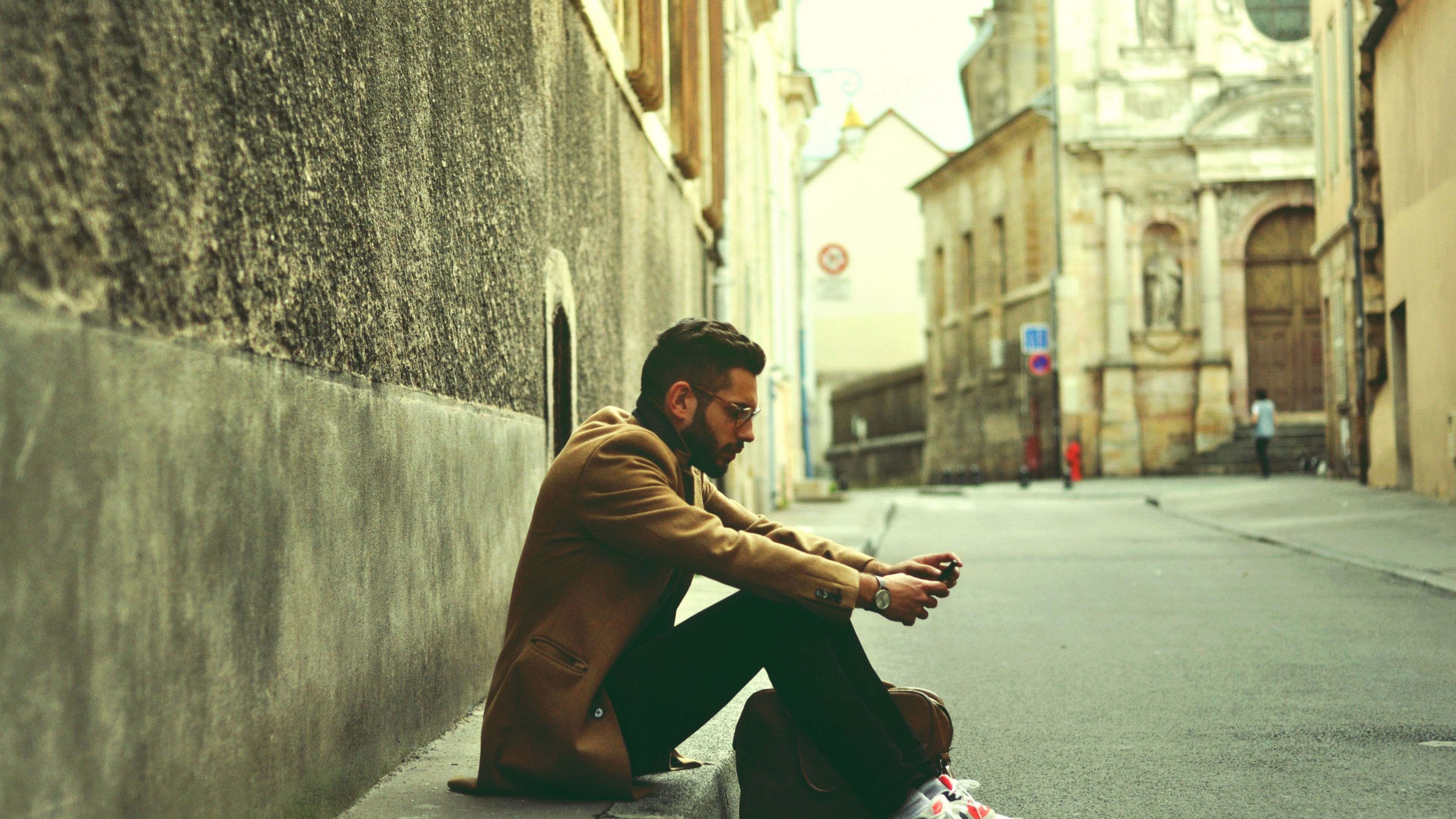 Uomo, Strada, Città europea, Vintage, 16:9 4K, sfondo widescreen