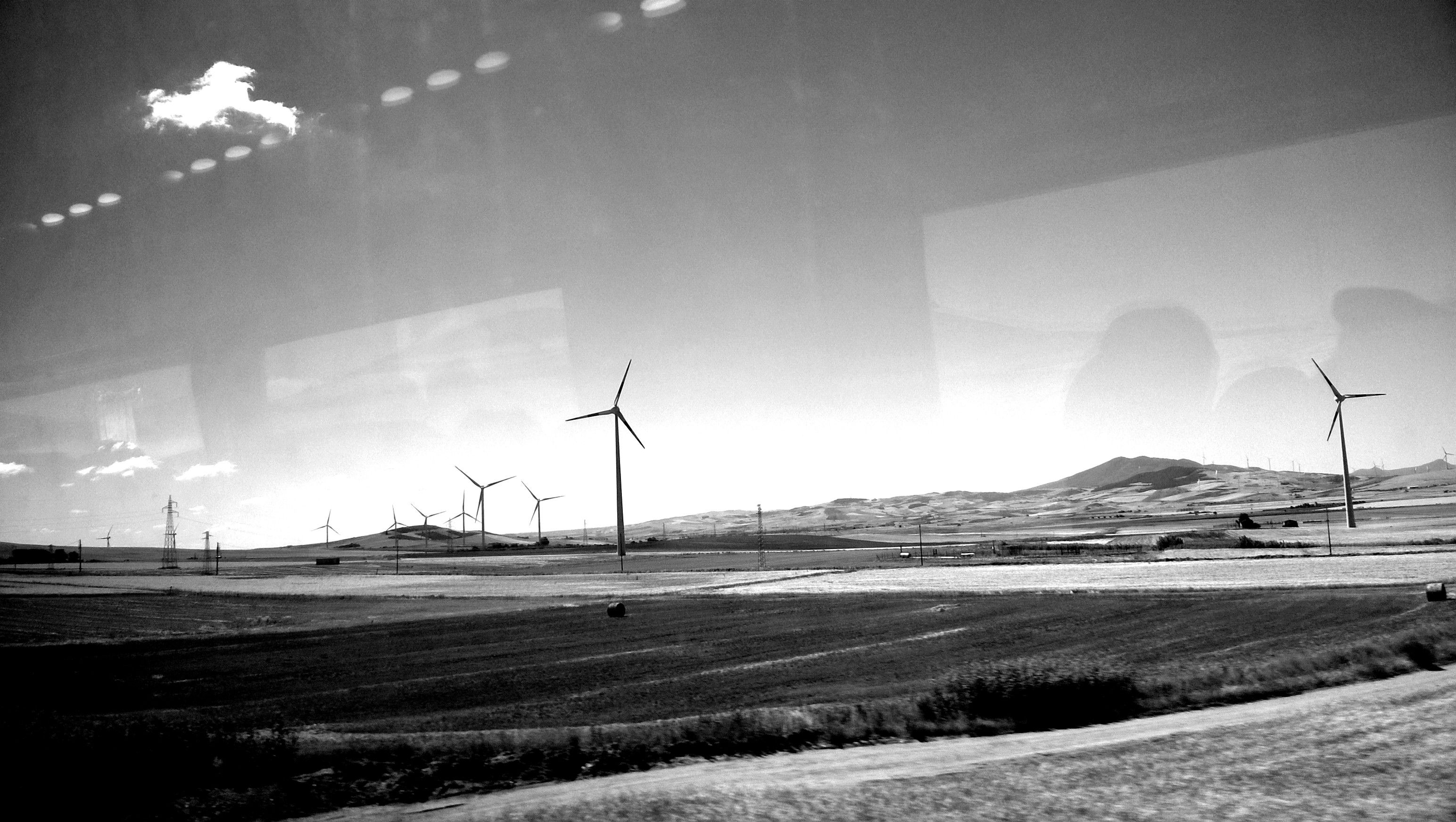 Pale eoliche, Campagna, Bianco e nero, 2K, sfondo desktop