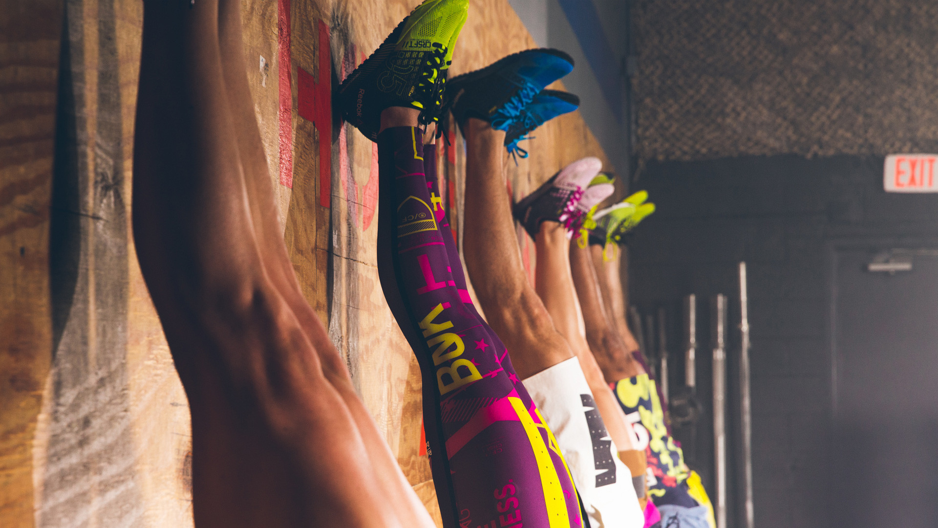 Handstand push-up, Atleti, Muro, Scarpe colorate, Full HD, wallpaper per PC
