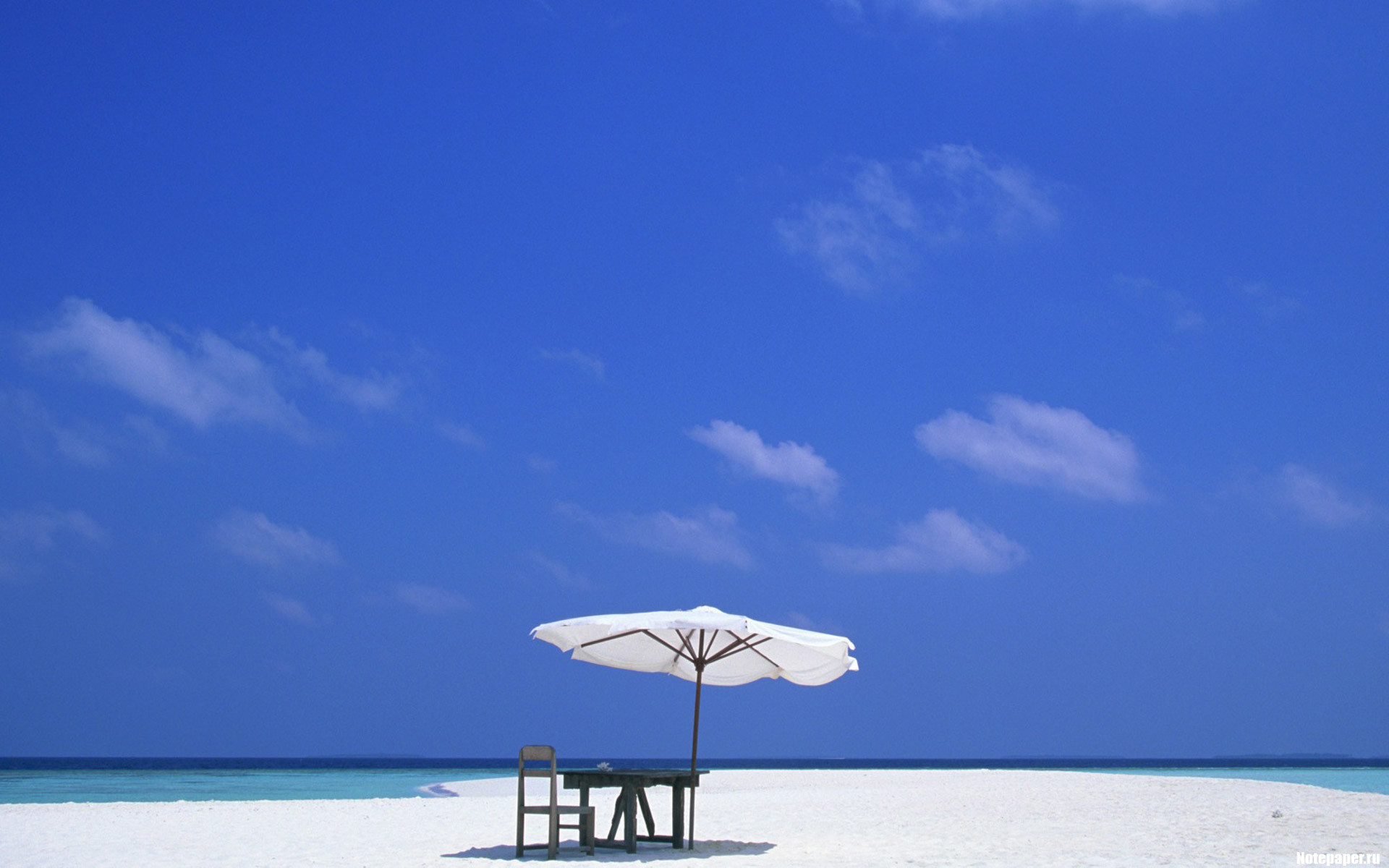 Spiaggia, Ombrellone, Tavolino, Cielo blu, Mare, 1920x1200, immagine di sfondo