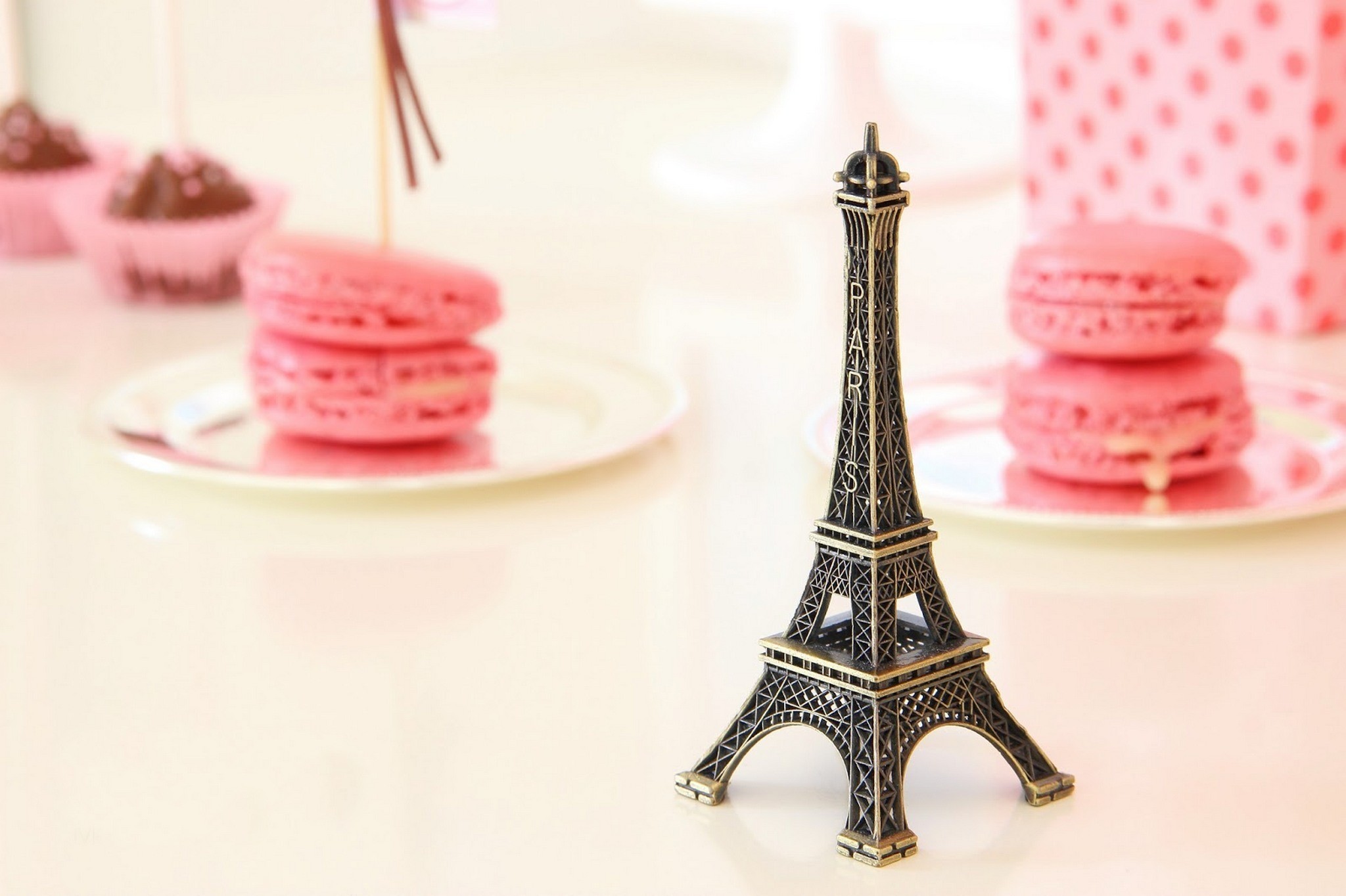 Macarons rosa, Torre Eiffel, Parigi, Pastello, Full HD, sfondo per PC