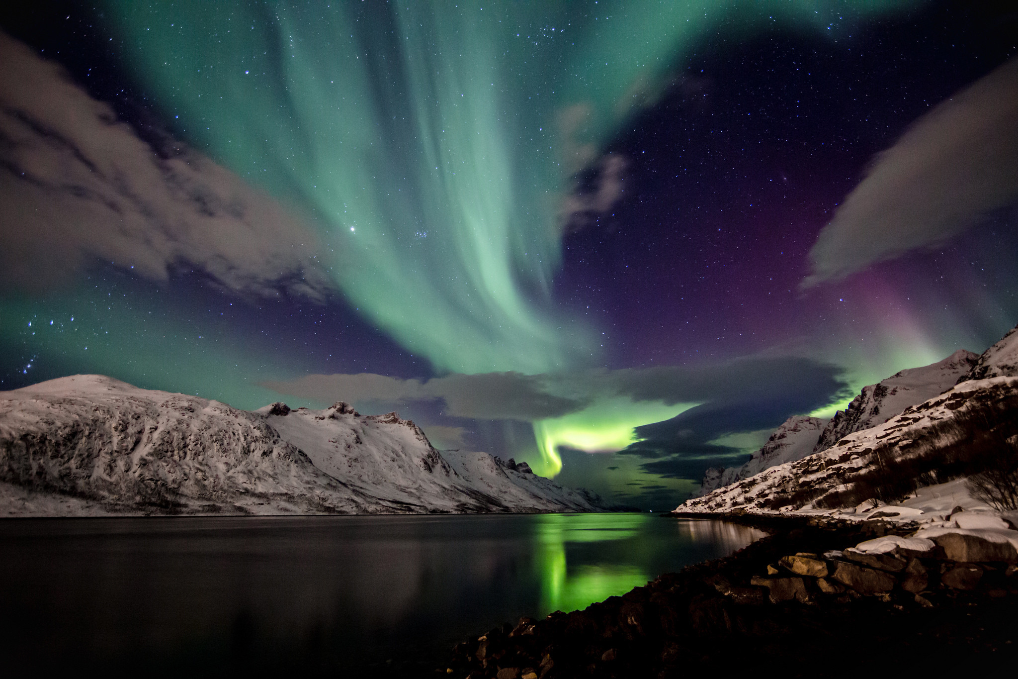 Aurora boreale, Montagne innevate, Fiordo, Notte, sfondo cellulare