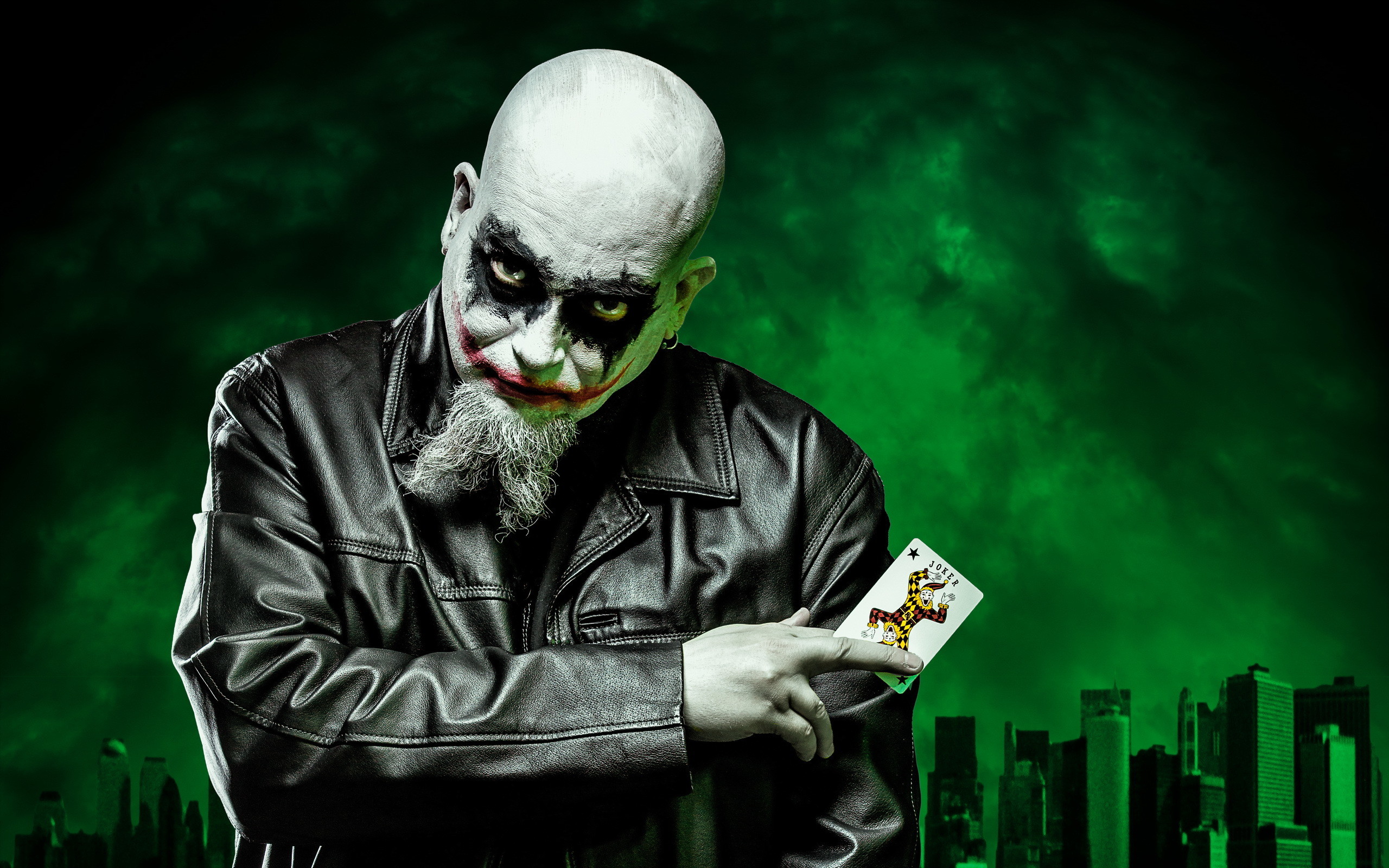 Joker, Cosplay, Carta da gioco, Sfondo verde, Città, 2560x1600, wallpaper desktop