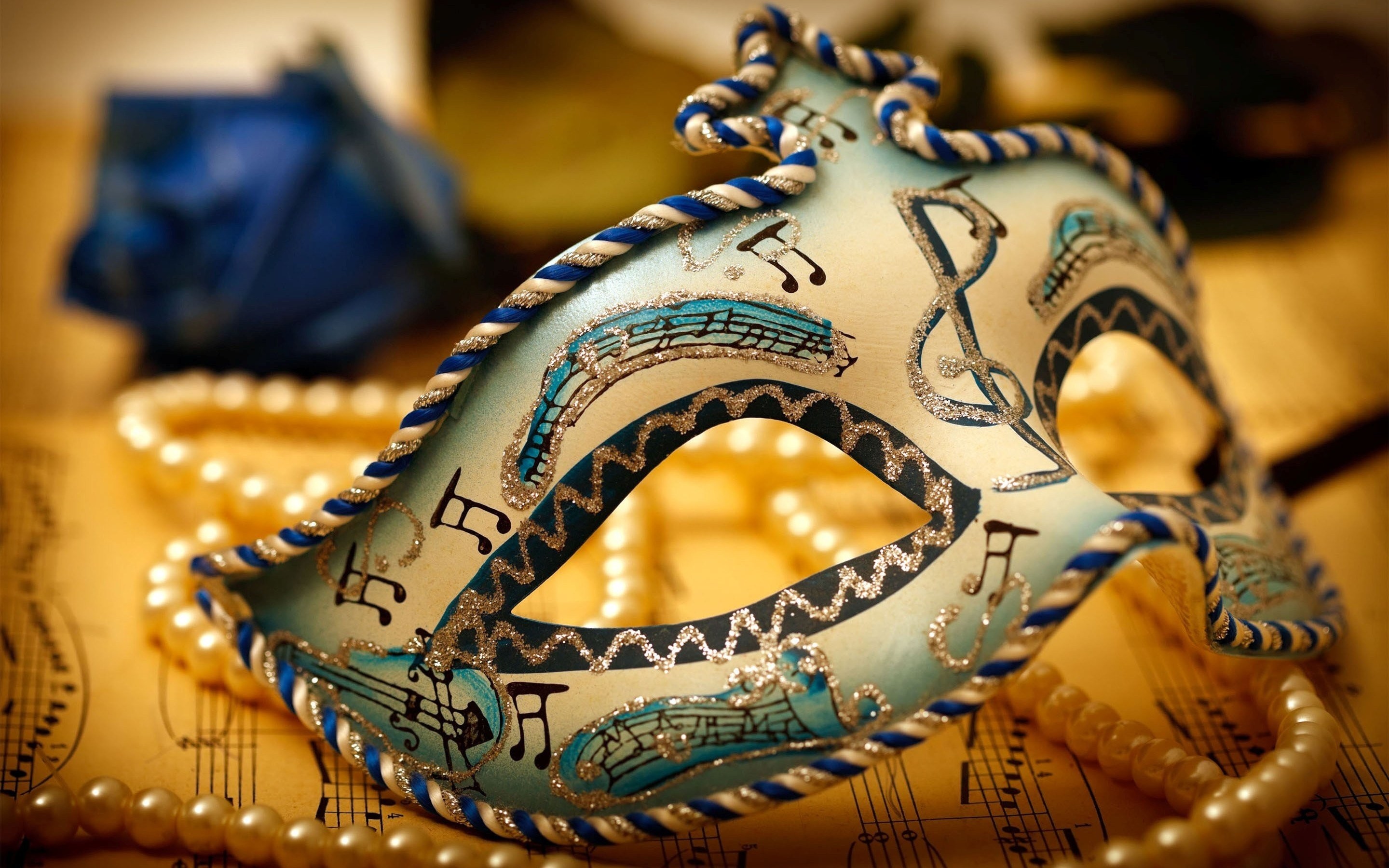 Maschera veneziana, Note musicali, Perle, Primo piano, 2K, sfondo Windows 11