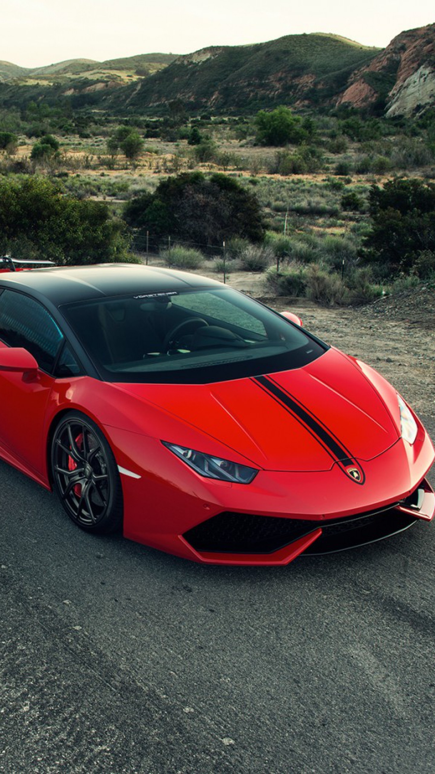 Lamborghini Huracán, Rosso, Colline, Supercar, QHD+, sfondo verticale per cellulare