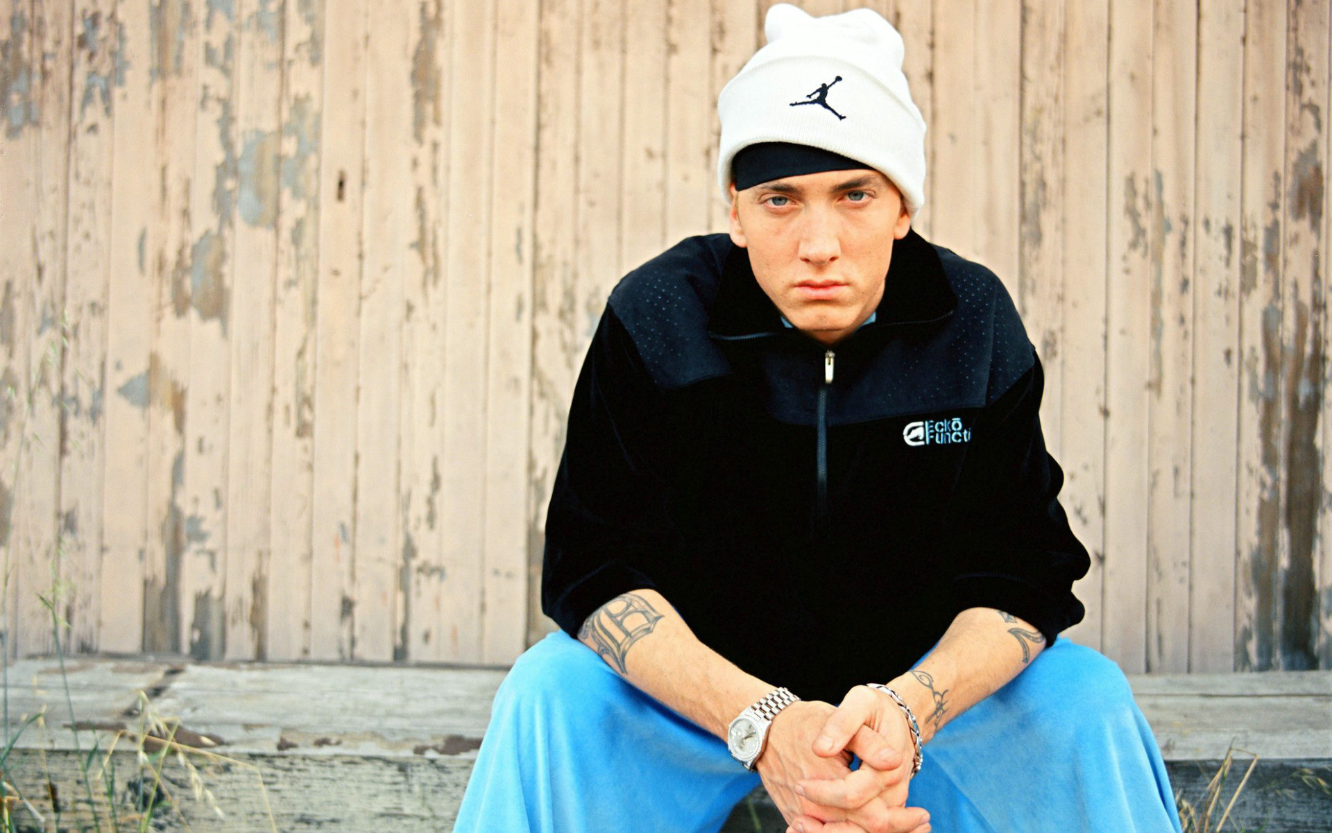 Eminem, Berretto Jordan, Parete di legno, 1920x1201, sfondo MacBook Pro