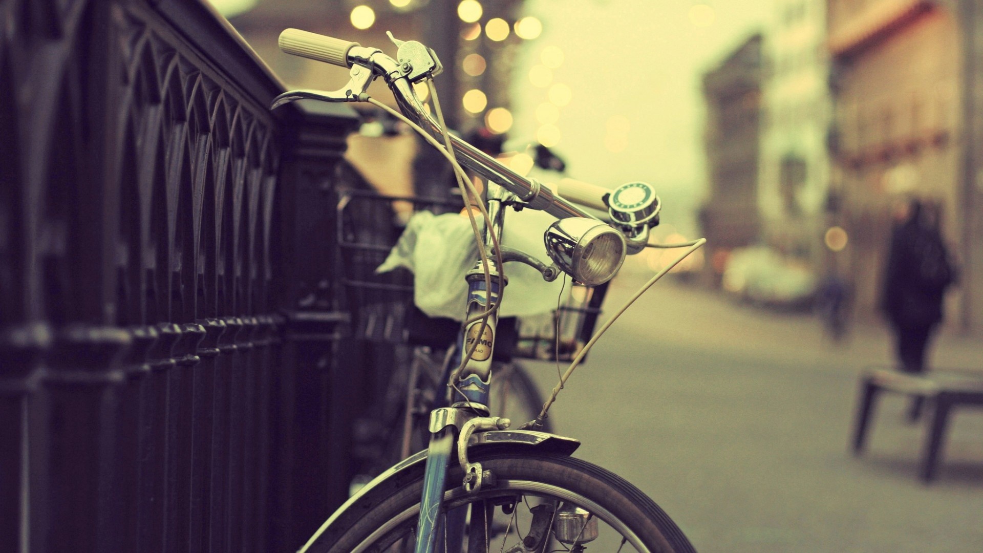 Bicicletta d'epoca, Ringhiera, Strada di città, Bokeh, 1920x1080, immagine di sfondo