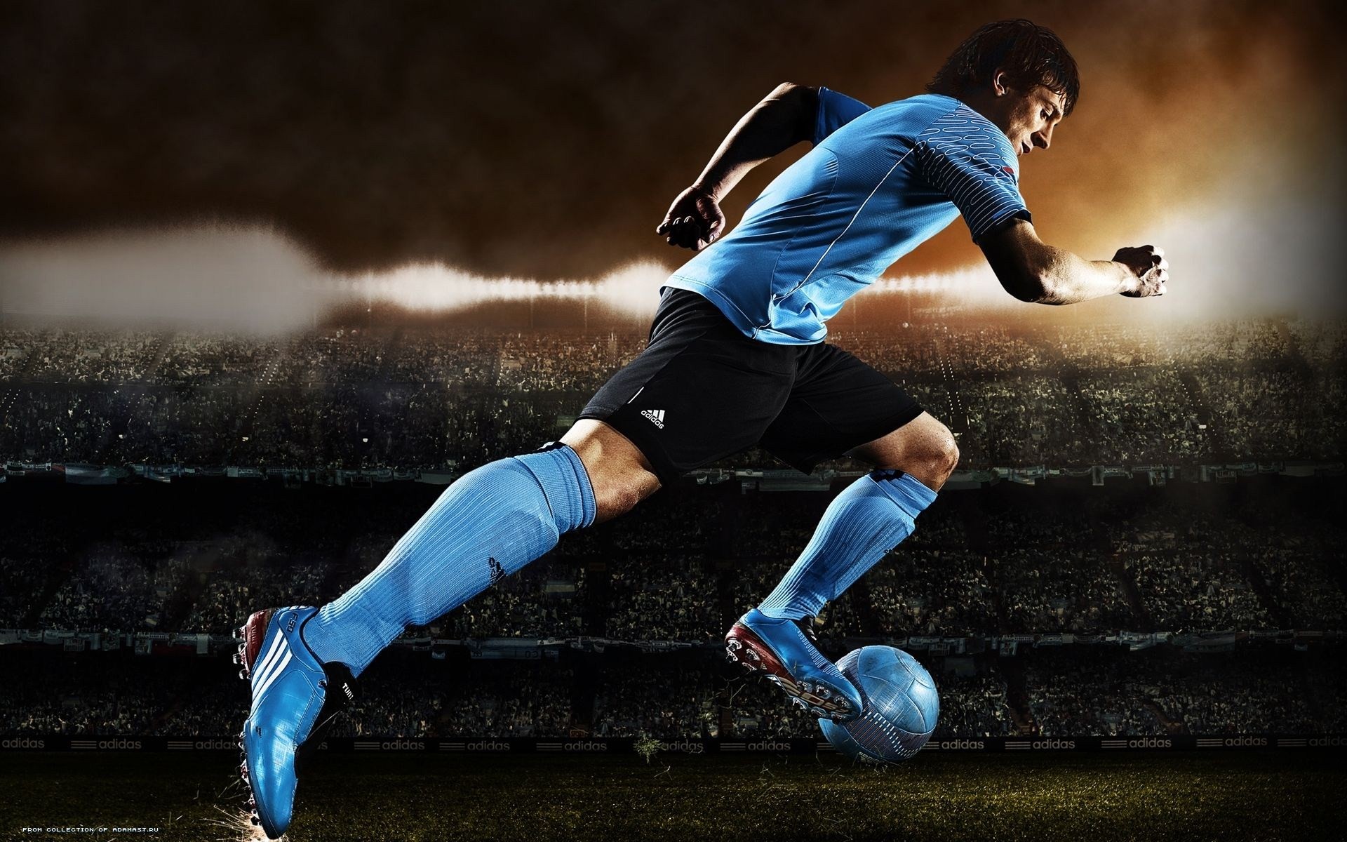 Calciatore, Maglia azzurra, Pallone, Sfondo scuro, Full HD, wallpaper per PC