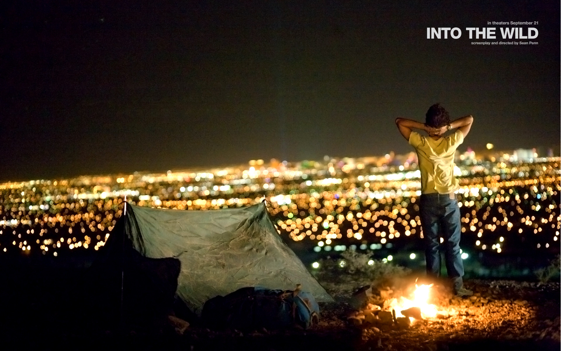 Into the Wild - Nelle terre selvagge, Tenda, Falò, Luci della città, Notte, sfondo Full HD per PC