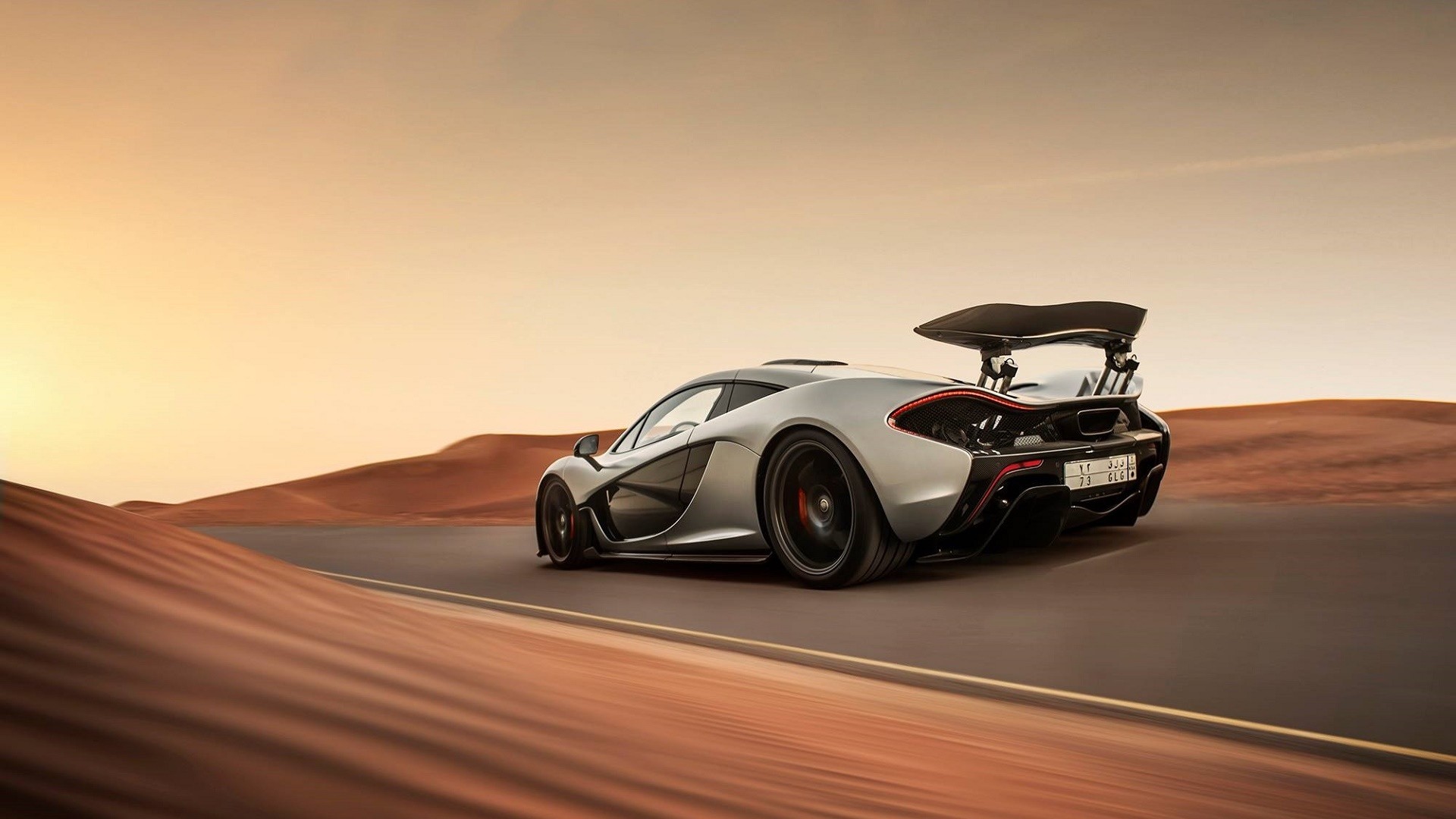 McLaren P1, Hypercar, Deserto, Dune di sabbia, Argento, Full HD, sfondo Windows 11