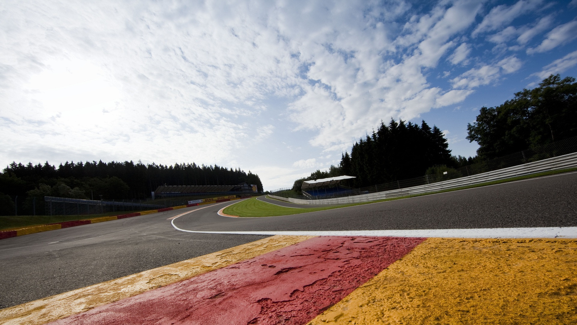 Circuito di Spa-Francorchamps, Formula 1, Pista, Cordolo, Cielo nuvoloso, sfondo Full HD per PC