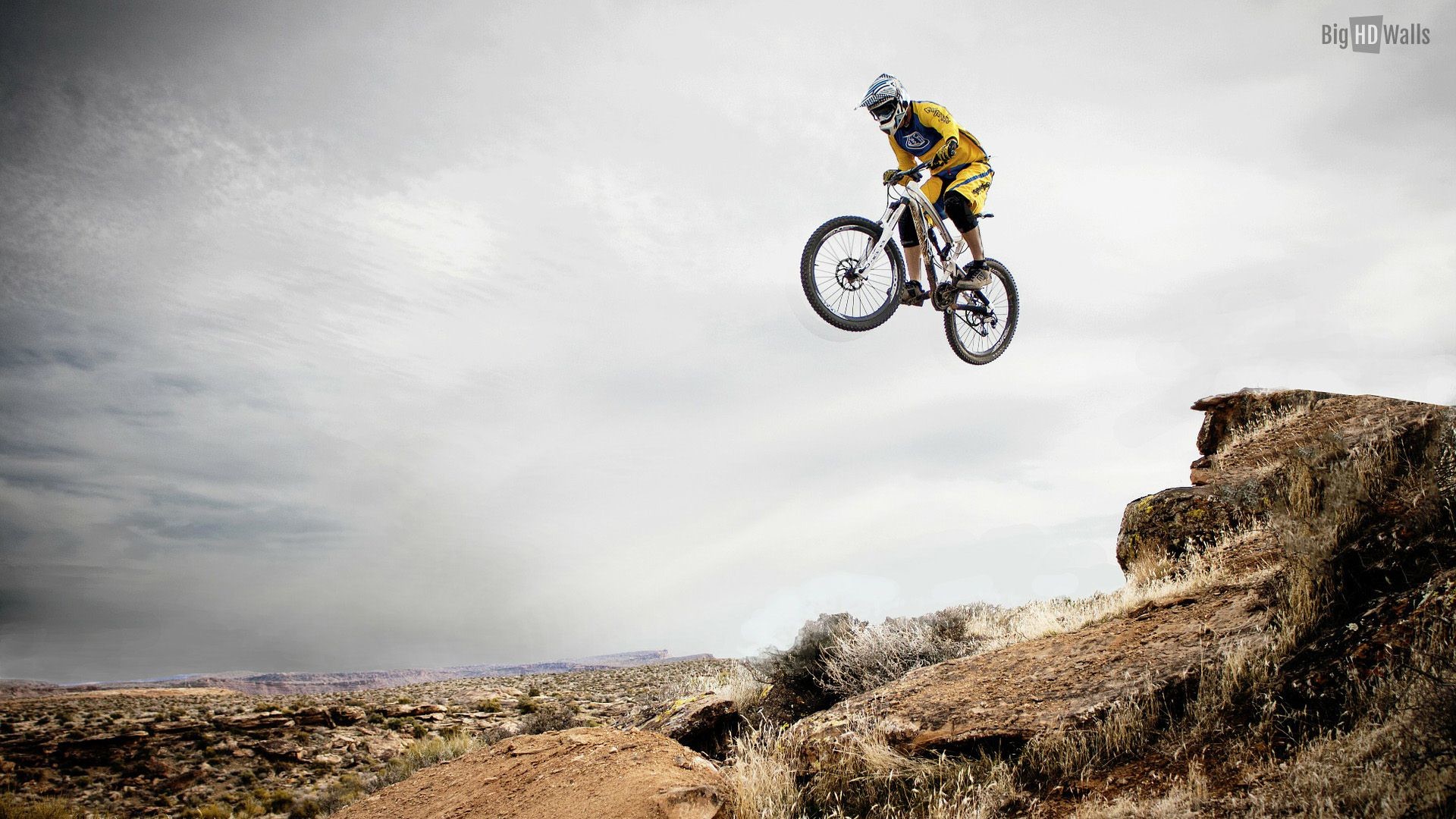 Mountain bike, Salto, Cielo nuvoloso, Rocce, Full HD, sfondo per portatile