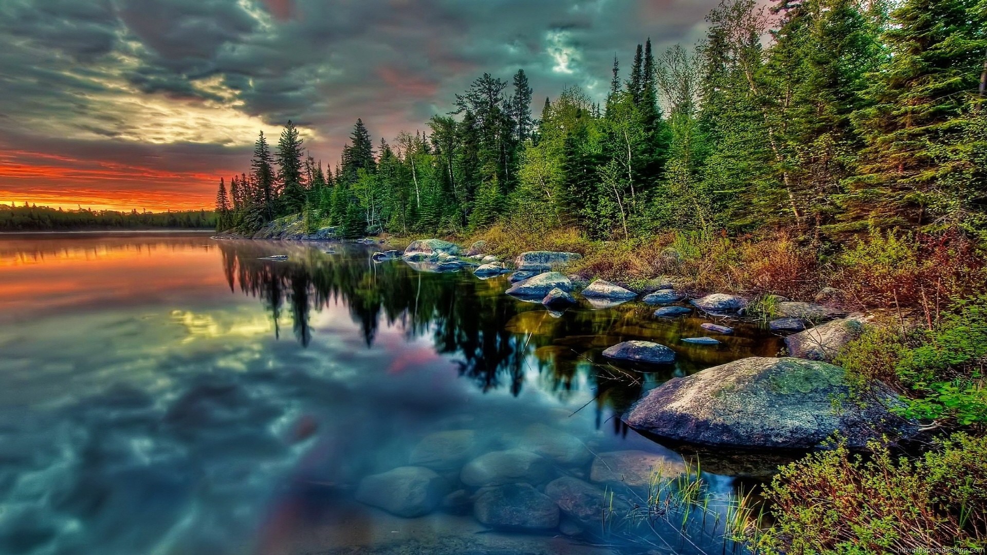 Lago, Foresta di conifere, Rocce, Tramonto, Riflesso, Full HD, sfondo per PC e portatile