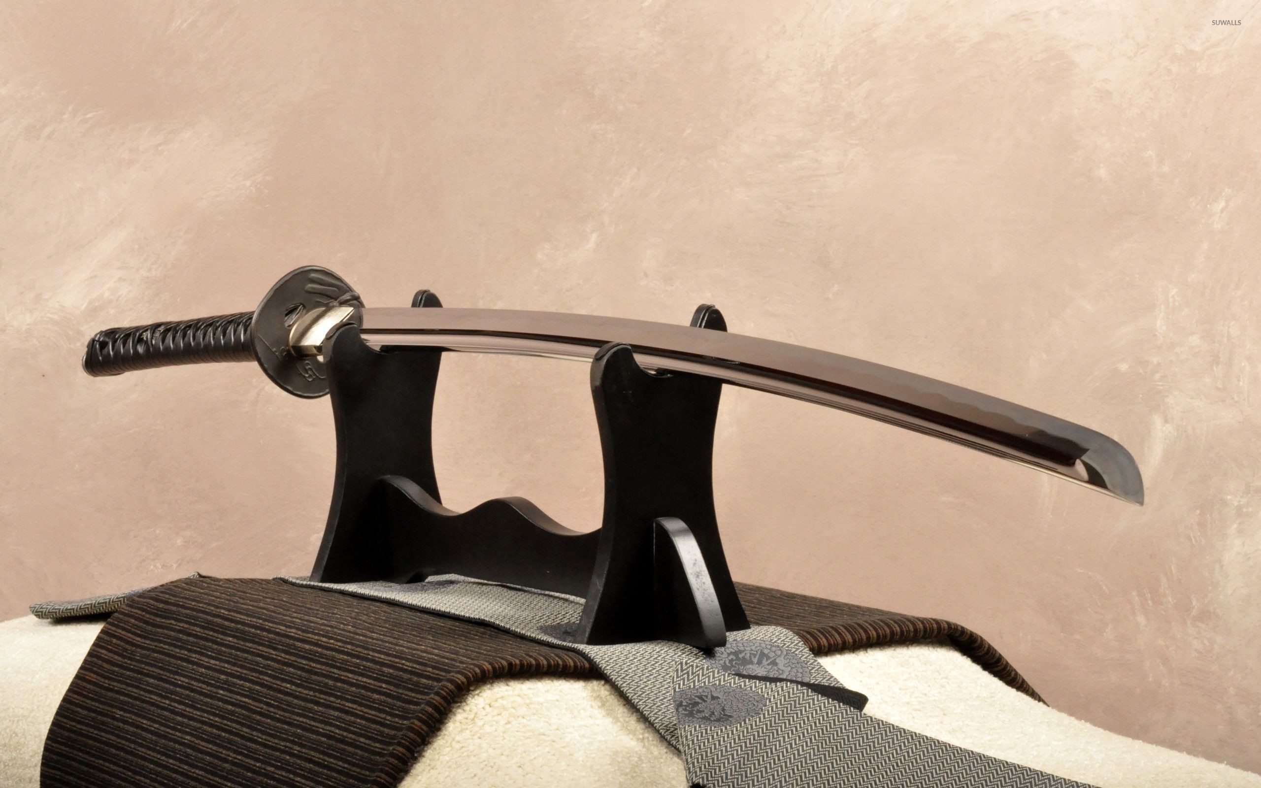 Katana, Supporto per spada, Sfondo beige, 2K, wallpaper desktop