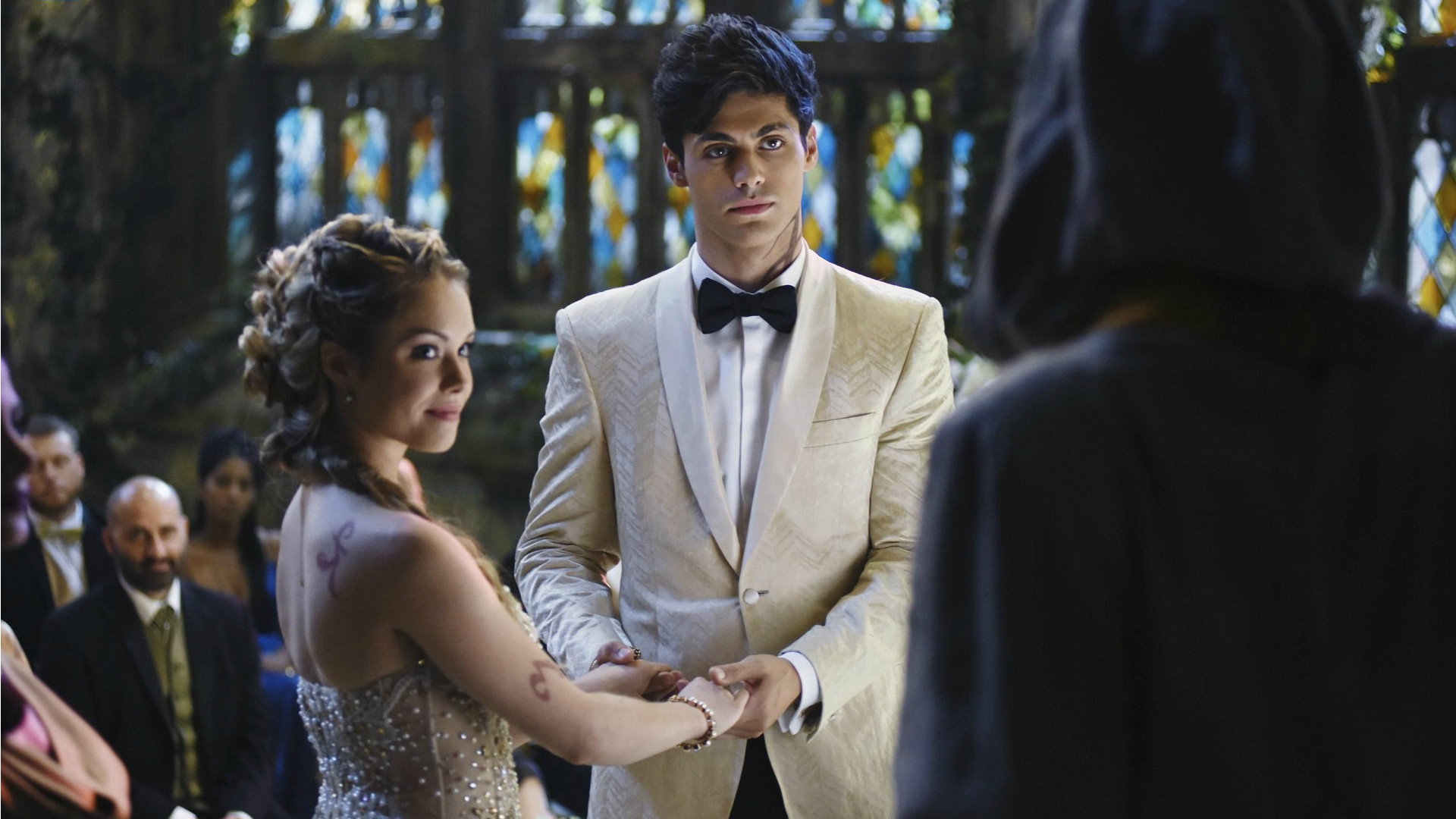 Matthew Daddario, Alec Lightwood, Shadowhunters, Matrimonio, Smoking bianco, Scena della serie, sfondo 1080p