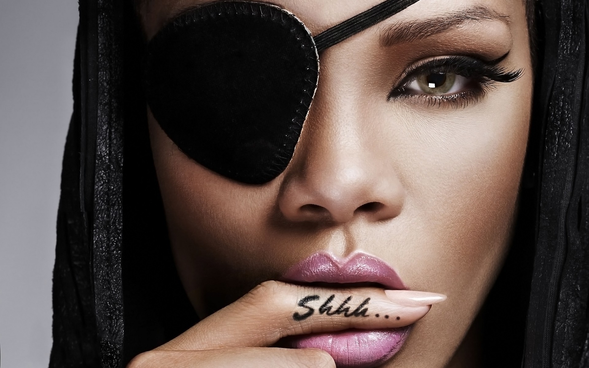Rihanna, Benda sull'occhio, Tatuaggio Shhh, Primo piano, 1920x1200, sfondo per PC