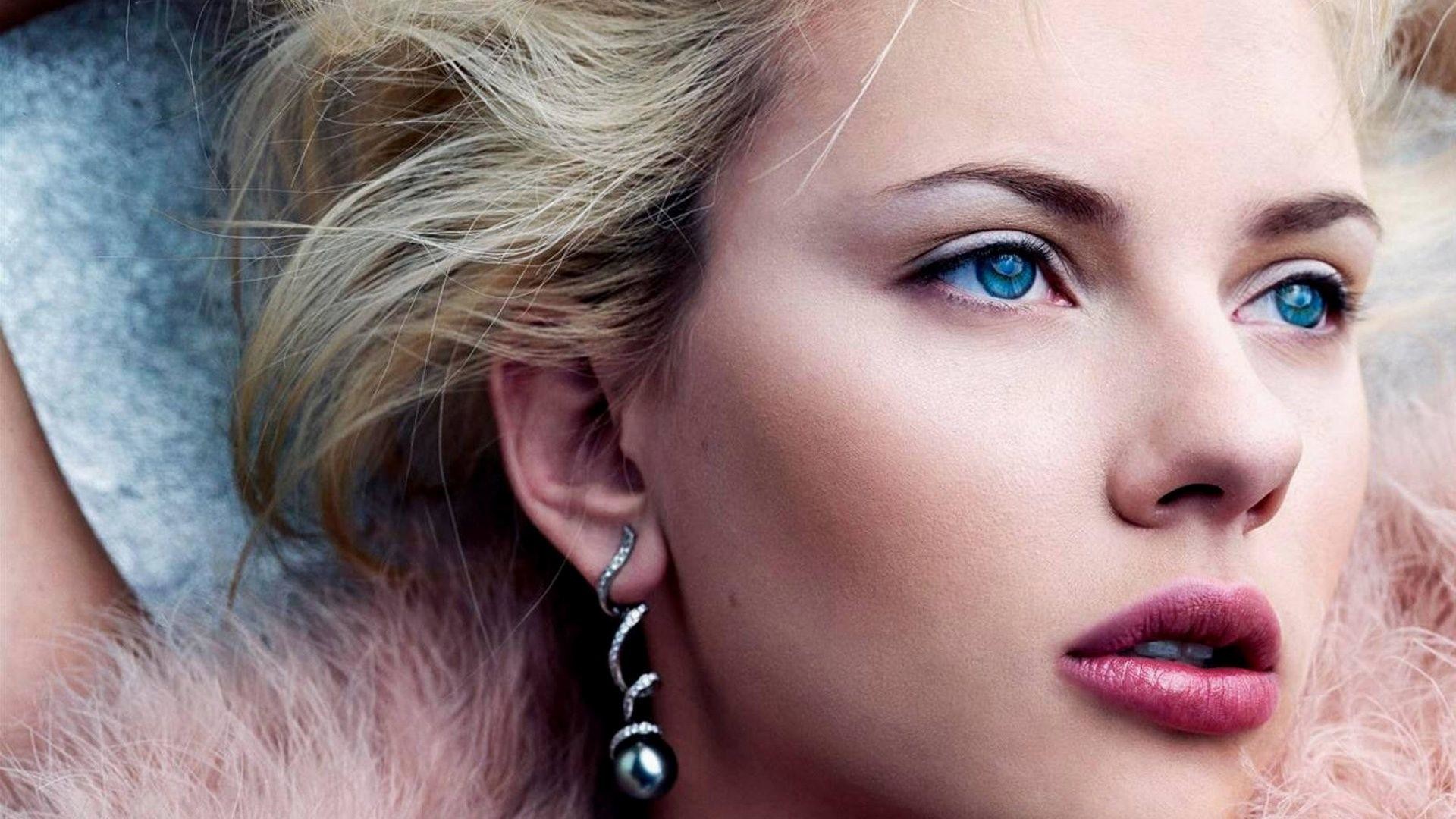 Scarlett Johansson, Occhi azzurri, Primo piano, Orecchino di perla, sfondo Full HD per portatile