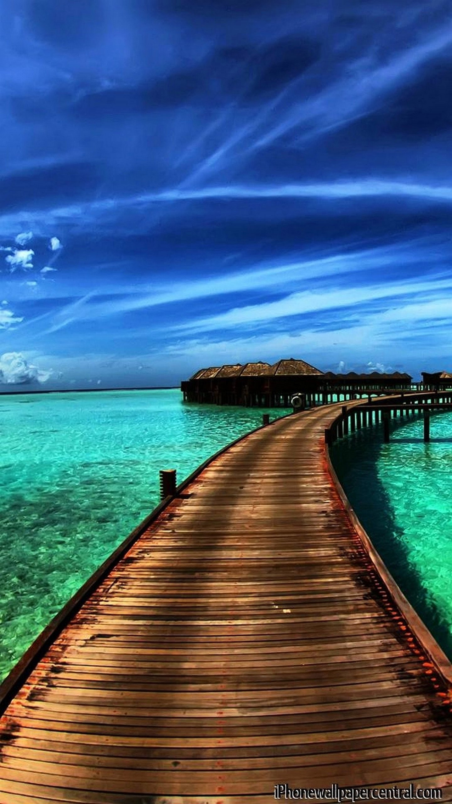 Maldive, Pontile in legno, Bungalow sull'acqua, Mare turchese, Tropicale, sfondo iPhone QHD+