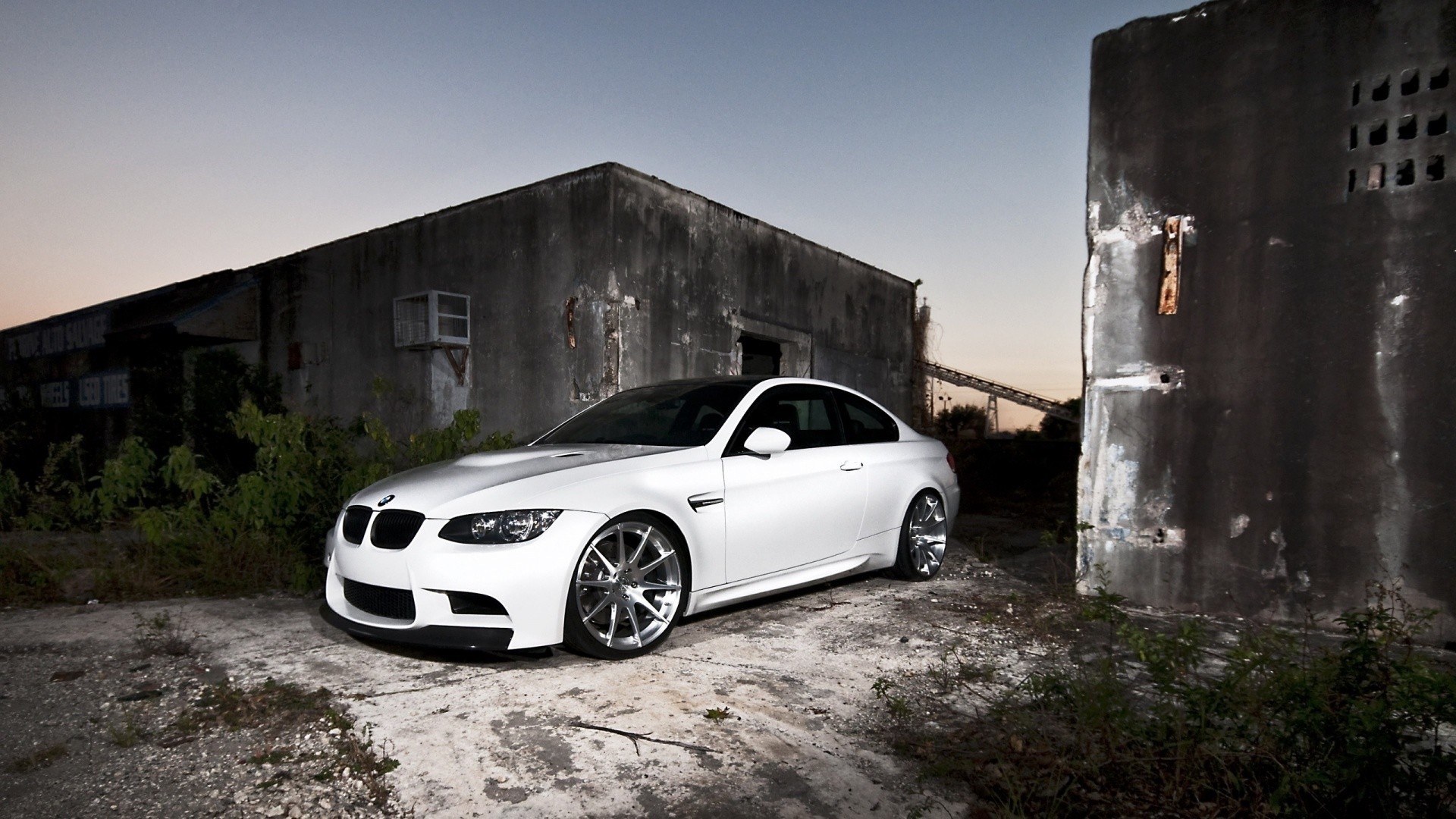 BMW M3 (E92), BMW, Bianco, Rovine, 1920x1080, sfondo per PC