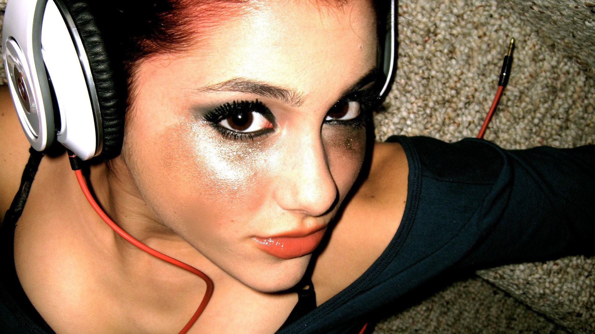 Ariana Grande, Cuffie, Primo piano, Capelli rossi, Full HD 1080p, sfondo desktop
