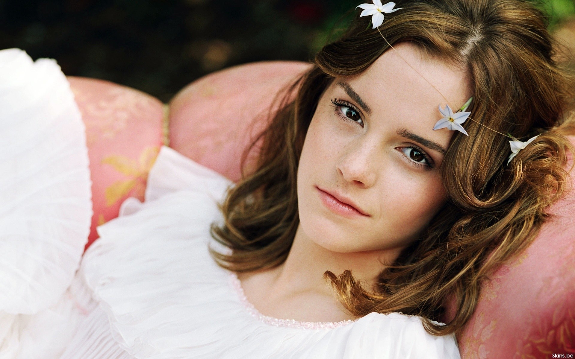 Emma Watson, Fiori nei capelli, Rosa, 1920x1200, sfondo MacBook Pro