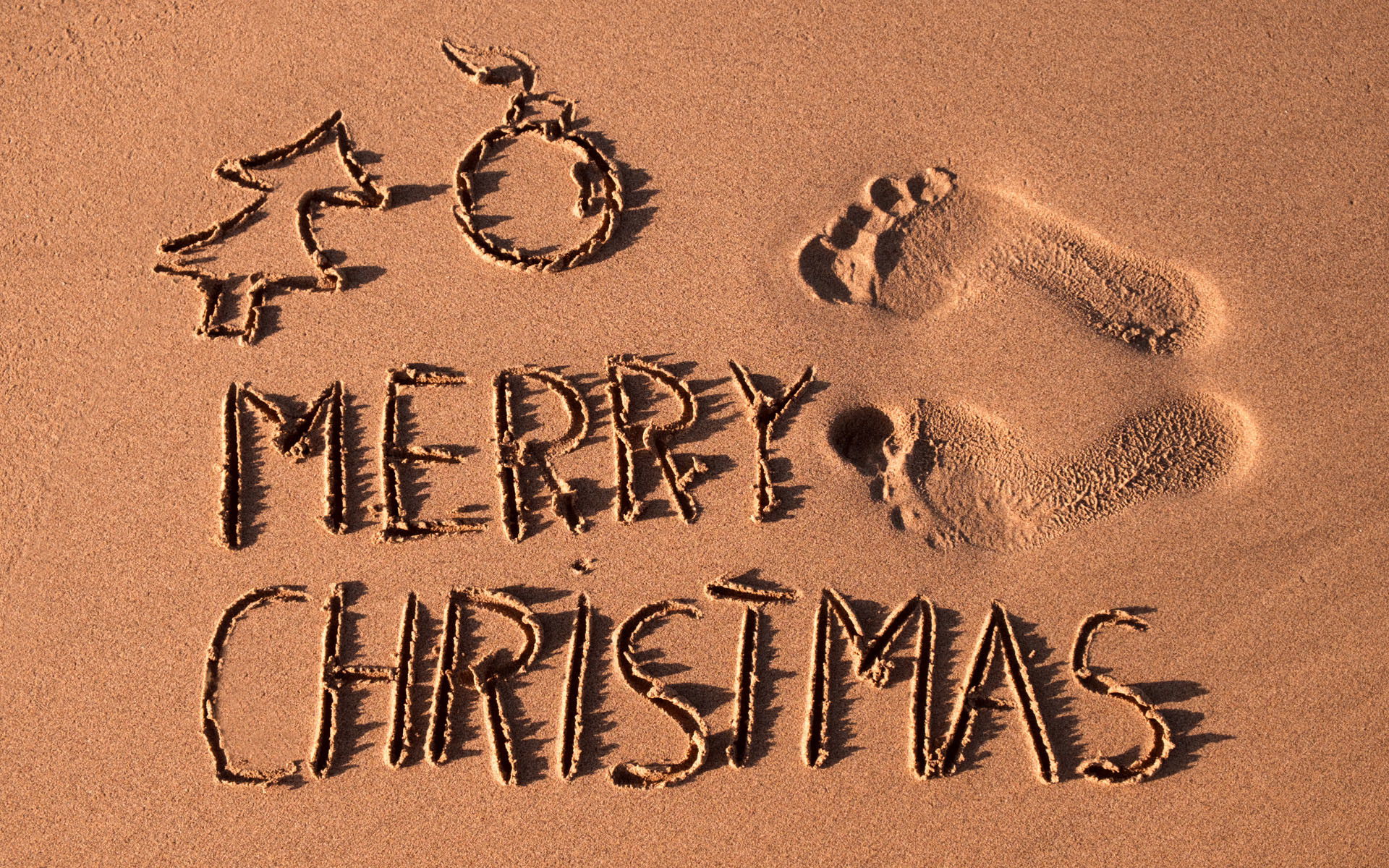 Merry Christmas, Scritta sulla sabbia, Impronte, Spiaggia, Natale estivo, sfondo 1920x1200 per PC