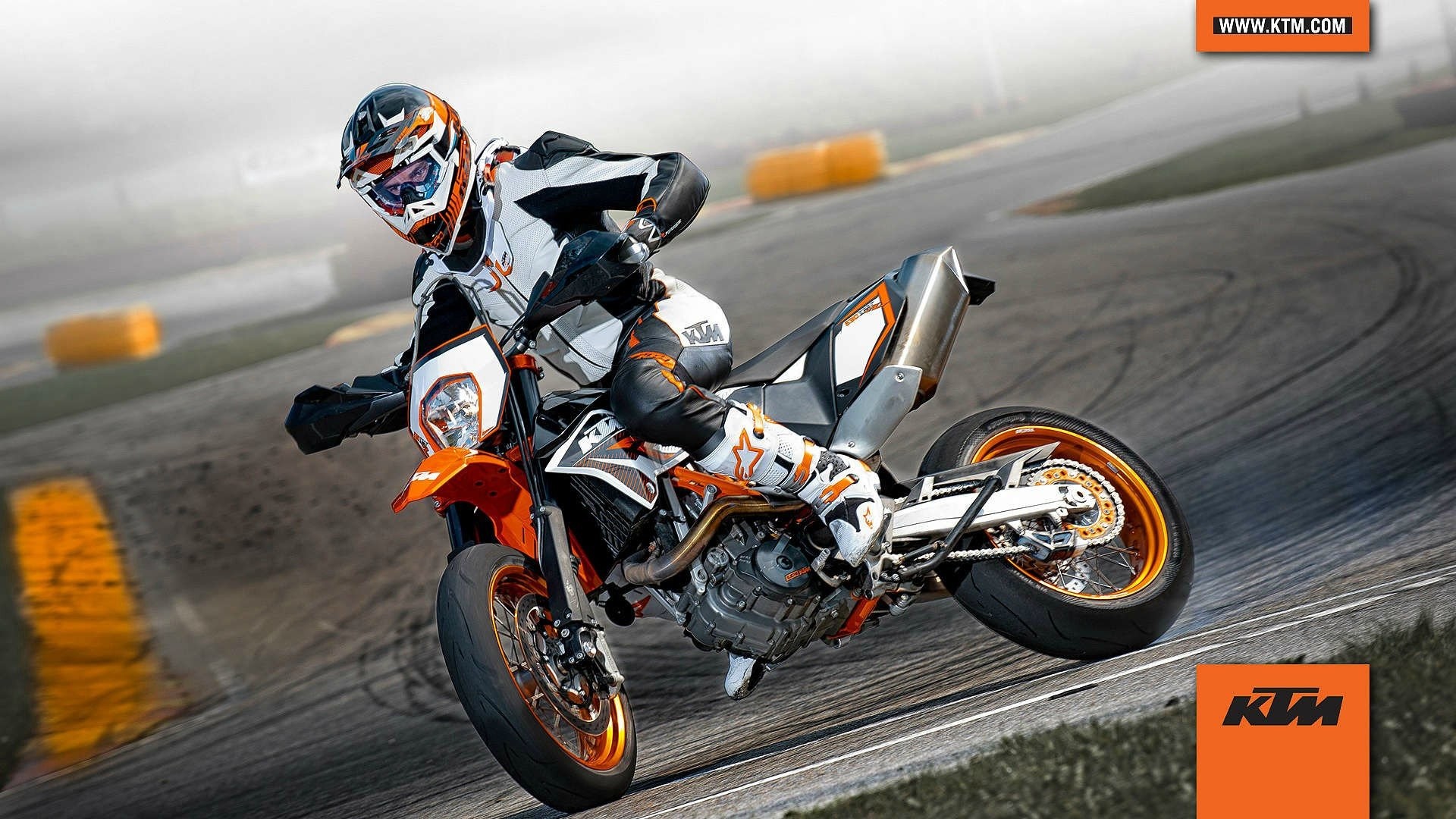KTM 690 SMC, Supermotard, Pista, Piega, Full HD, sfondo Windows 11