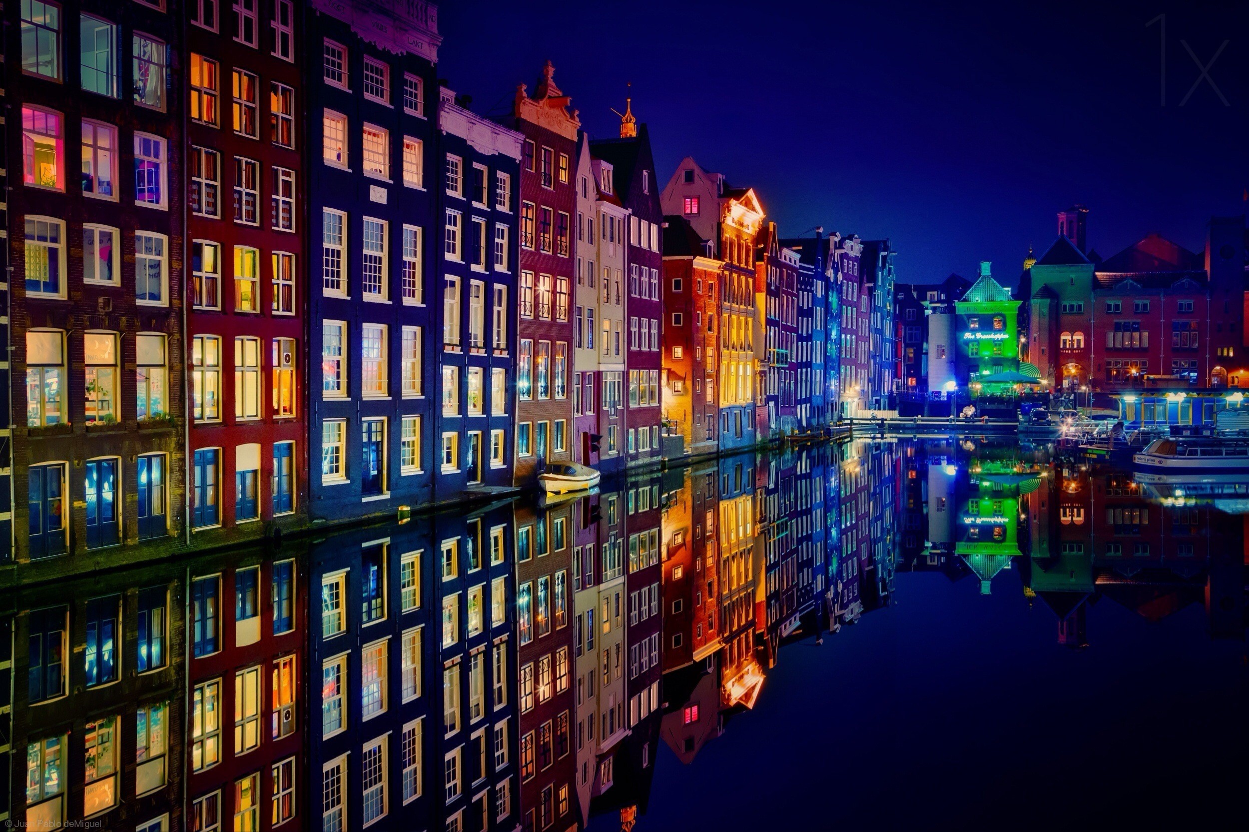 Amsterdam, Damrak, Case sul canale, Notte, Luci colorate, Full HD, sfondo Windows 11