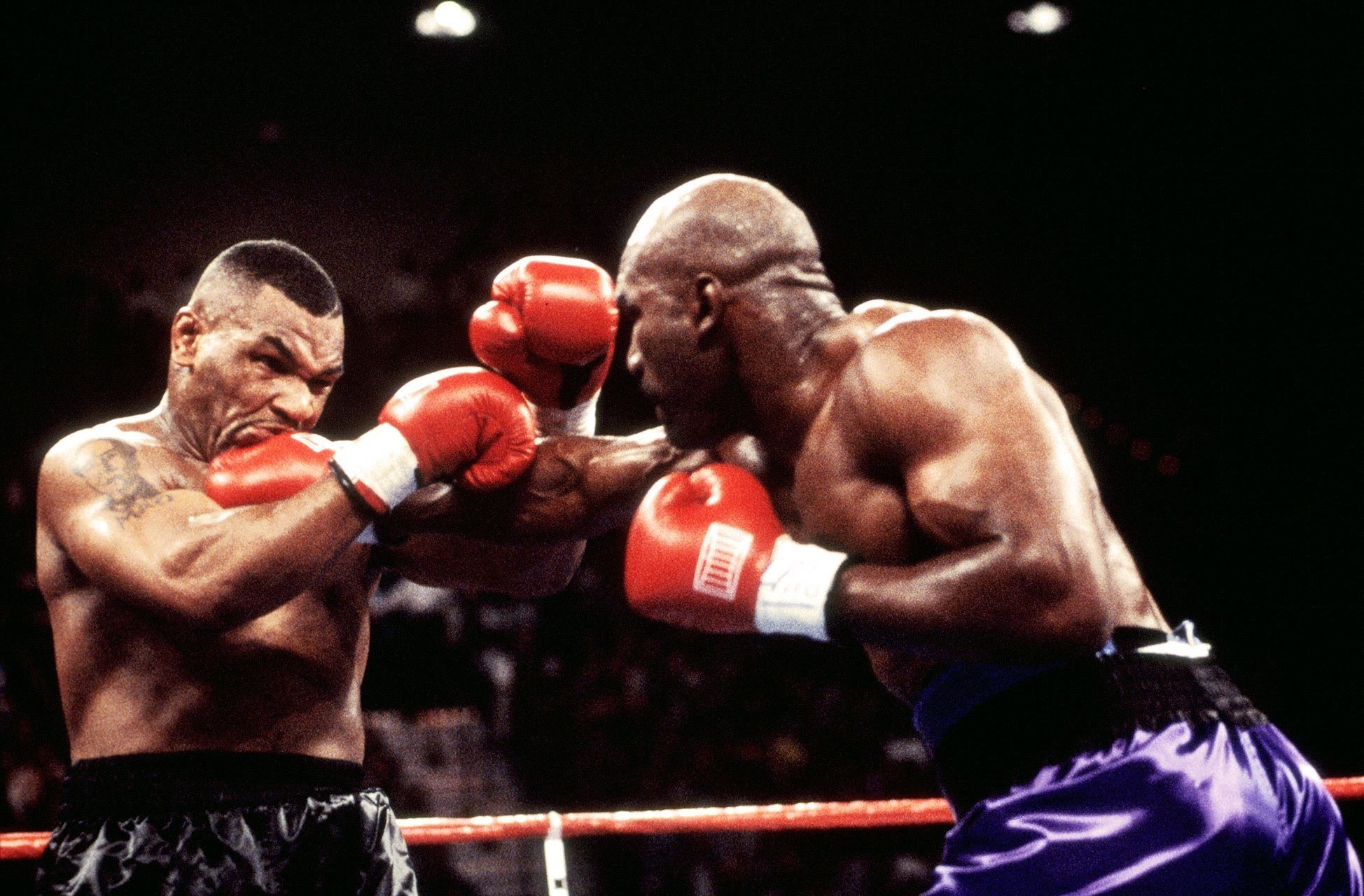 Mike Tyson, Evander Holyfield, Incontro, Ring, Guantoni rossi, Full HD, sfondo per PC
