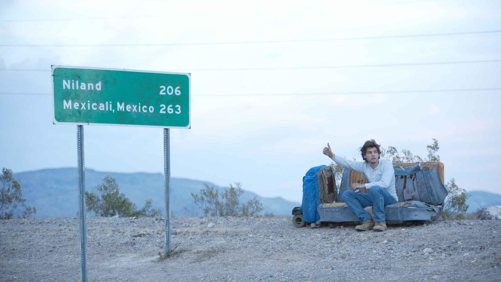 Into the Wild - Nelle terre selvagge, Emile Hirsch, Christopher McCandless, Divano, Deserto, immagine di sfondo