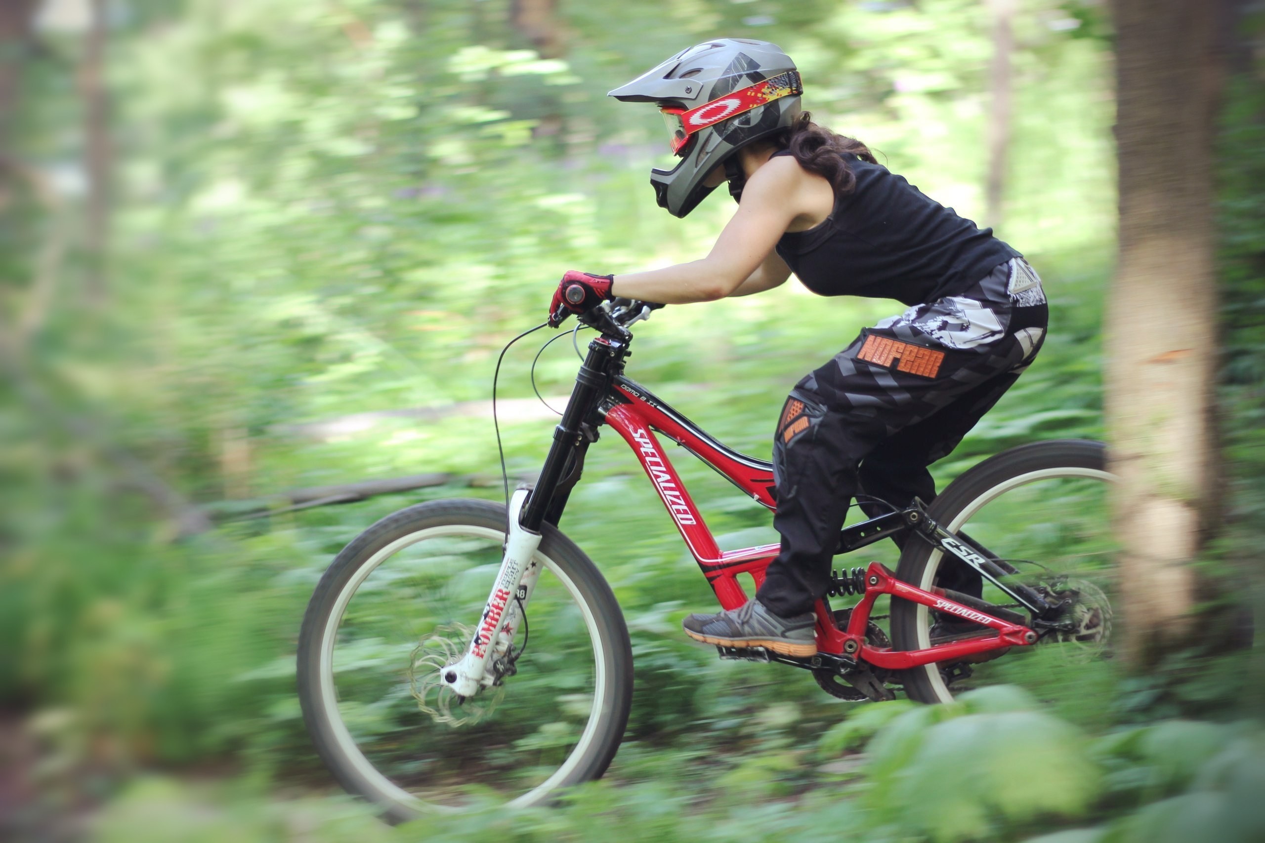 Mountain bike, Ciclista donna, Bosco, Mosso, 2K, wallpaper per PC