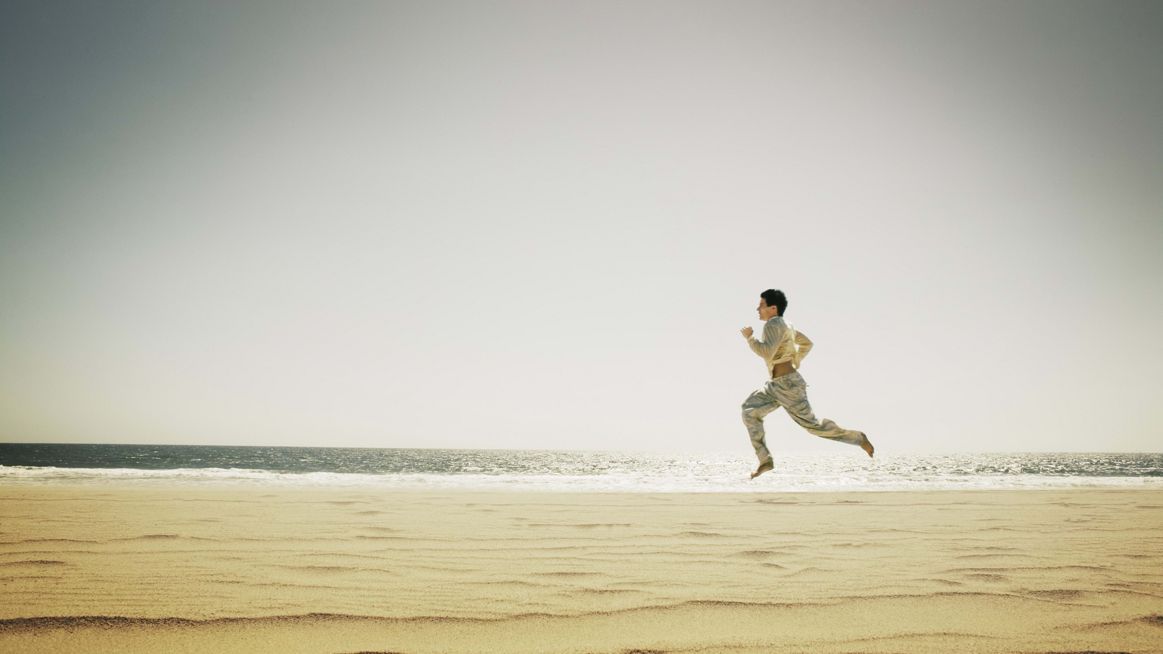 Corridore, Spiaggia, Sabbia, Minimalismo, 4K, sfondo desktop