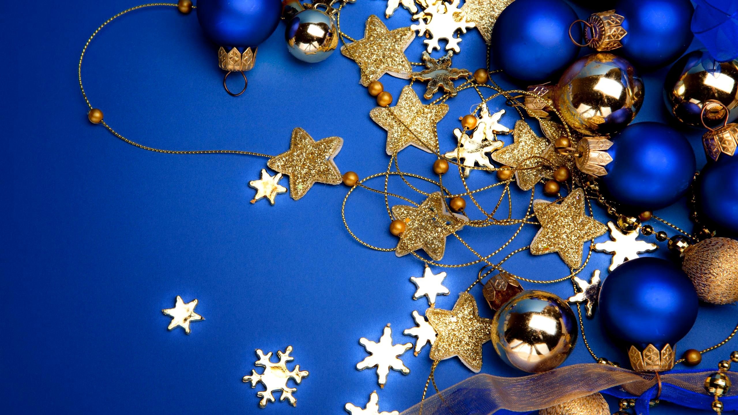 Natale, Palline blu, Stelle dorate, Decorazioni, 2K, sfondo Windows 11