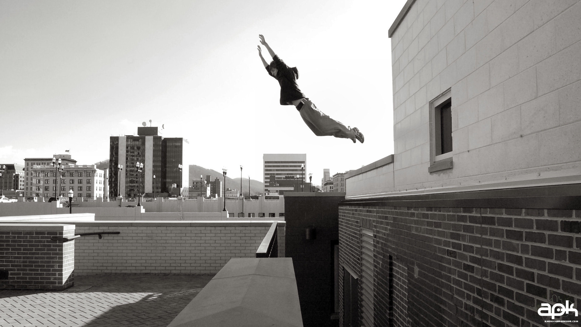 Parkour, Salto, Tetti, Bianco e nero, 16:9 Full HD, sfondo widescreen
