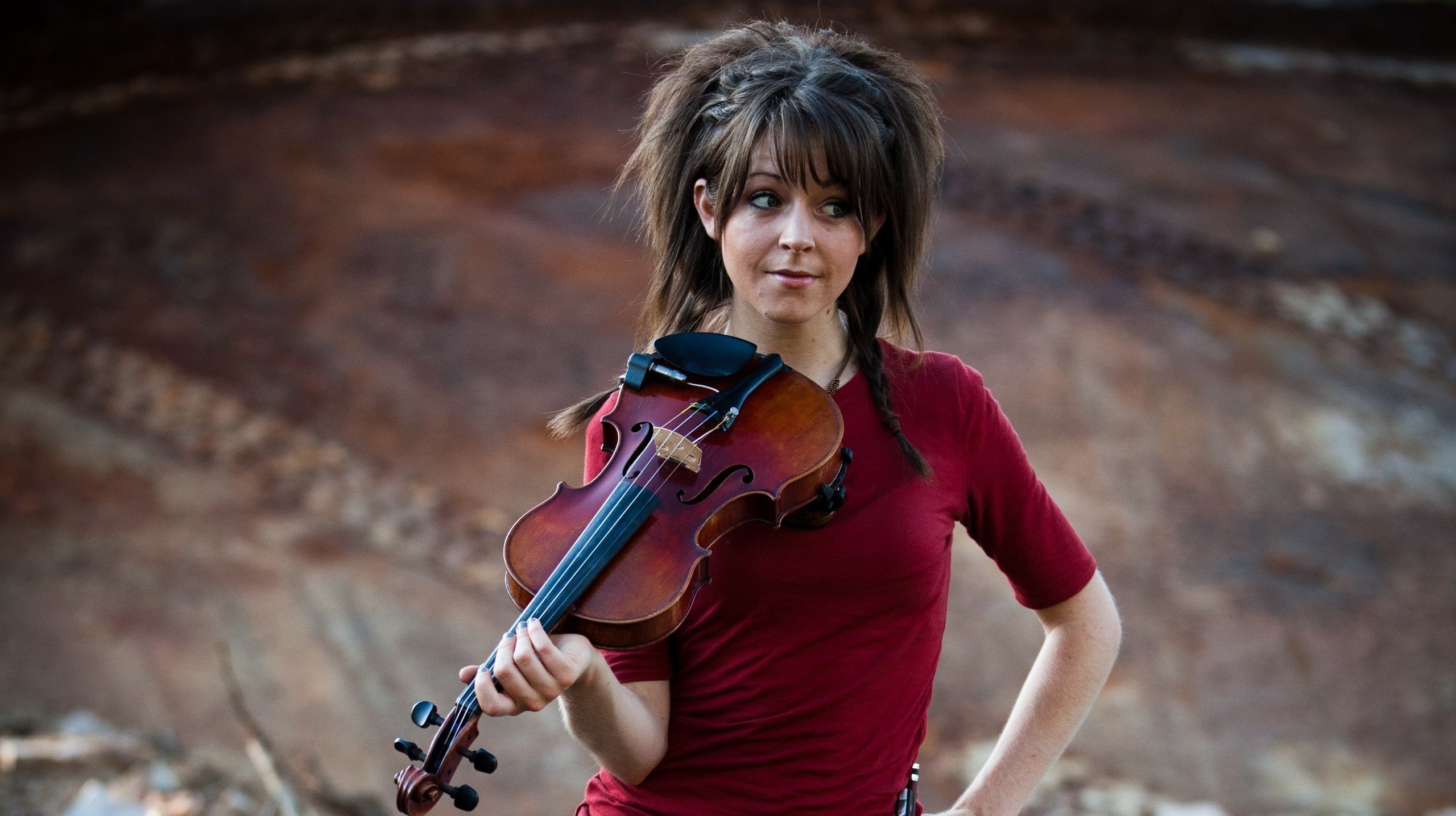 Lindsey Stirling, Violino, Maglia rossa, 2K, sfondo per portatile