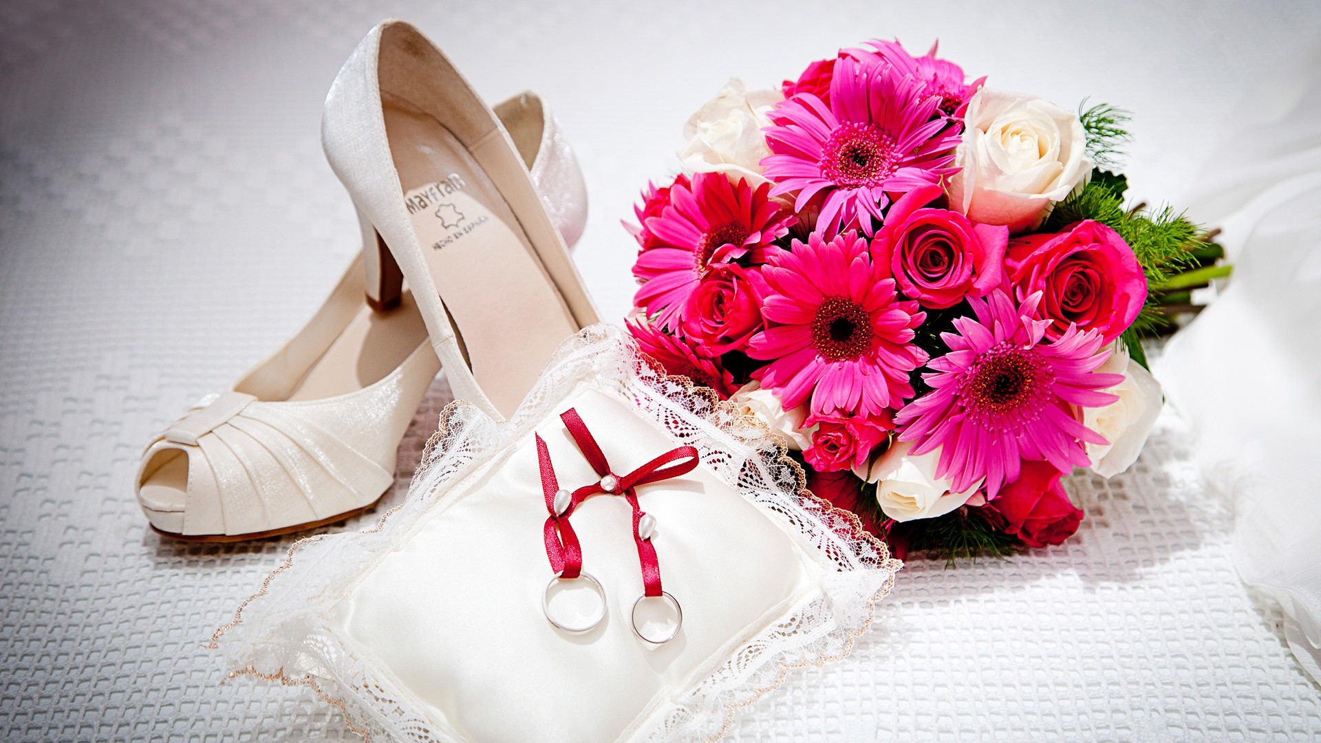 Scarpe da sposa, Fedi nuziali, Cuscino portafedi, Gerbere, Rose, sfondo desktop 1920x1080