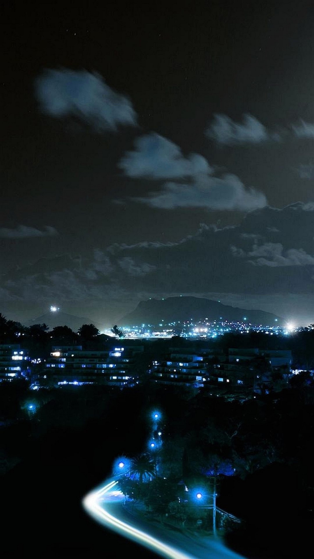 Città di notte, Scie luminose, Nuvole, Luci, sfondo per iPhone 5S