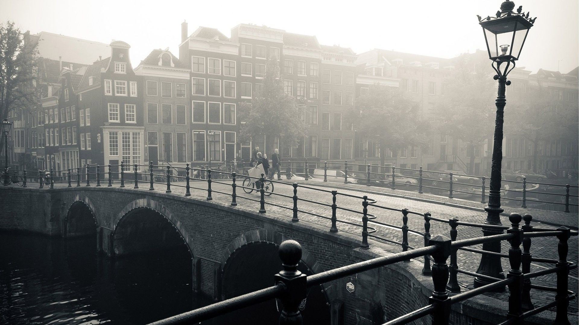 Amsterdam, Ponte, Lampione, Nebbia, Bianco e nero, 1920x1080, immagine di sfondo