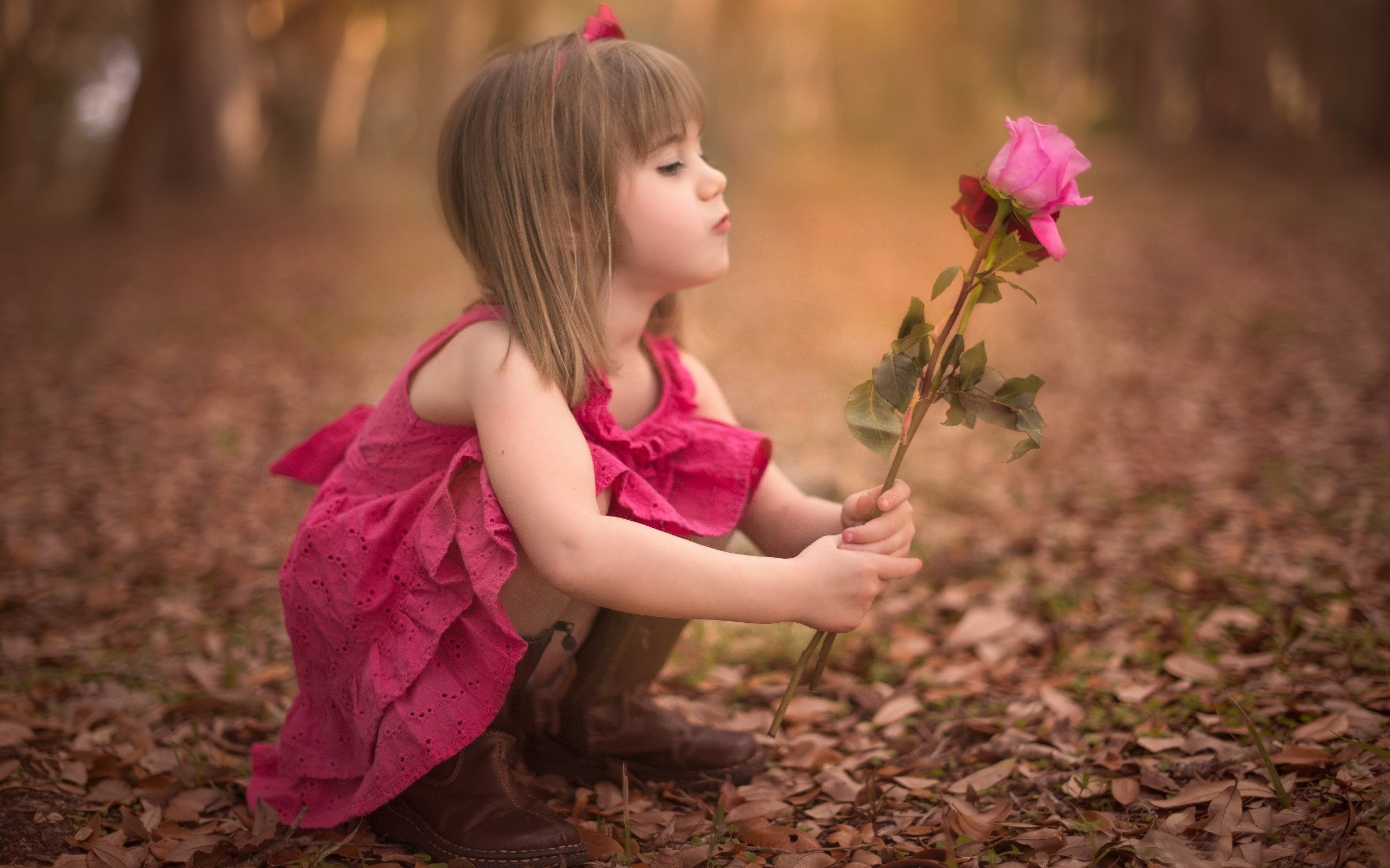 Bambina, Rosa, Foglie autunnali, Vestito rosa, 2K, sfondo Windows 11