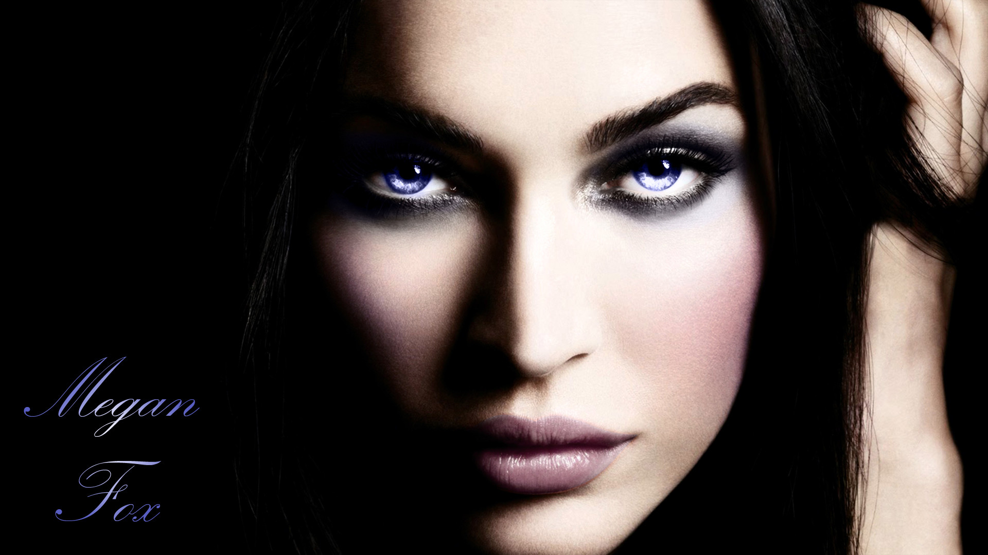 Megan Fox, Occhi azzurri, Primo piano, Sfondo nero, Full HD, wallpaper per portatile