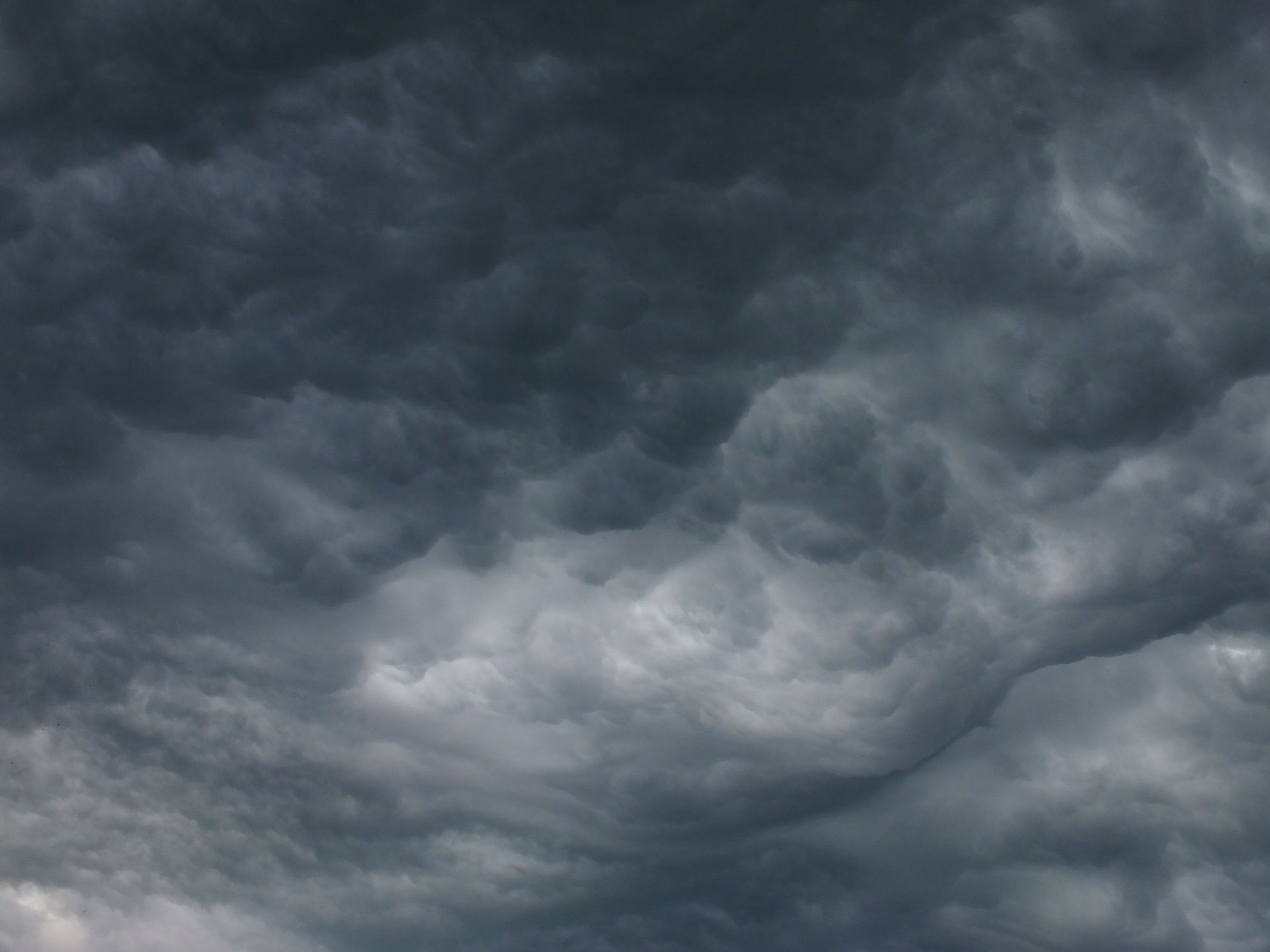 Nuvole tempestose, Cielo grigio, Bianco e nero, Tempesta, Full HD, schermata di blocco iPad