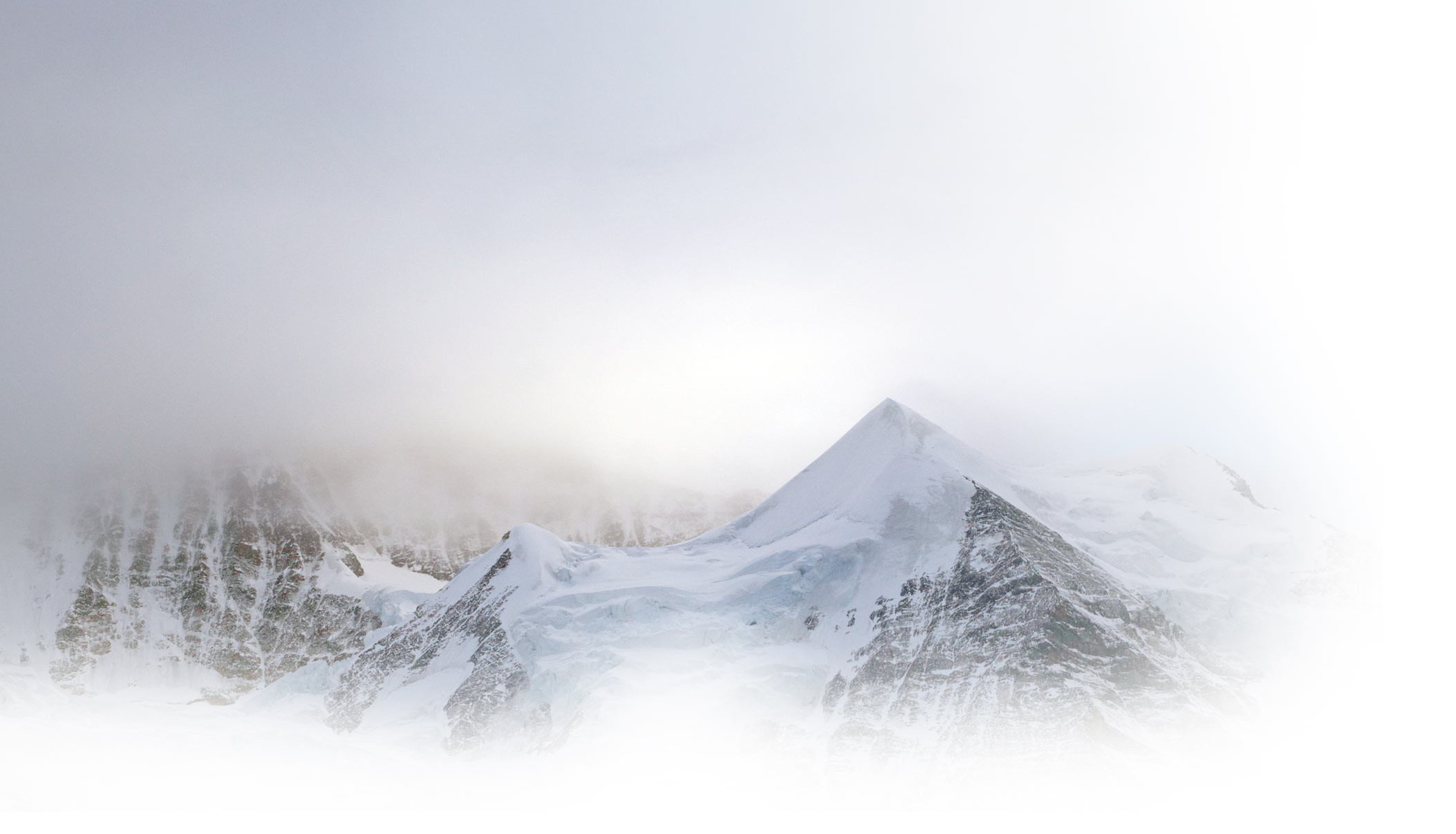 Montagne innevate, Nebbia, Bianco, Inverno, Full HD, sfondo Windows 11