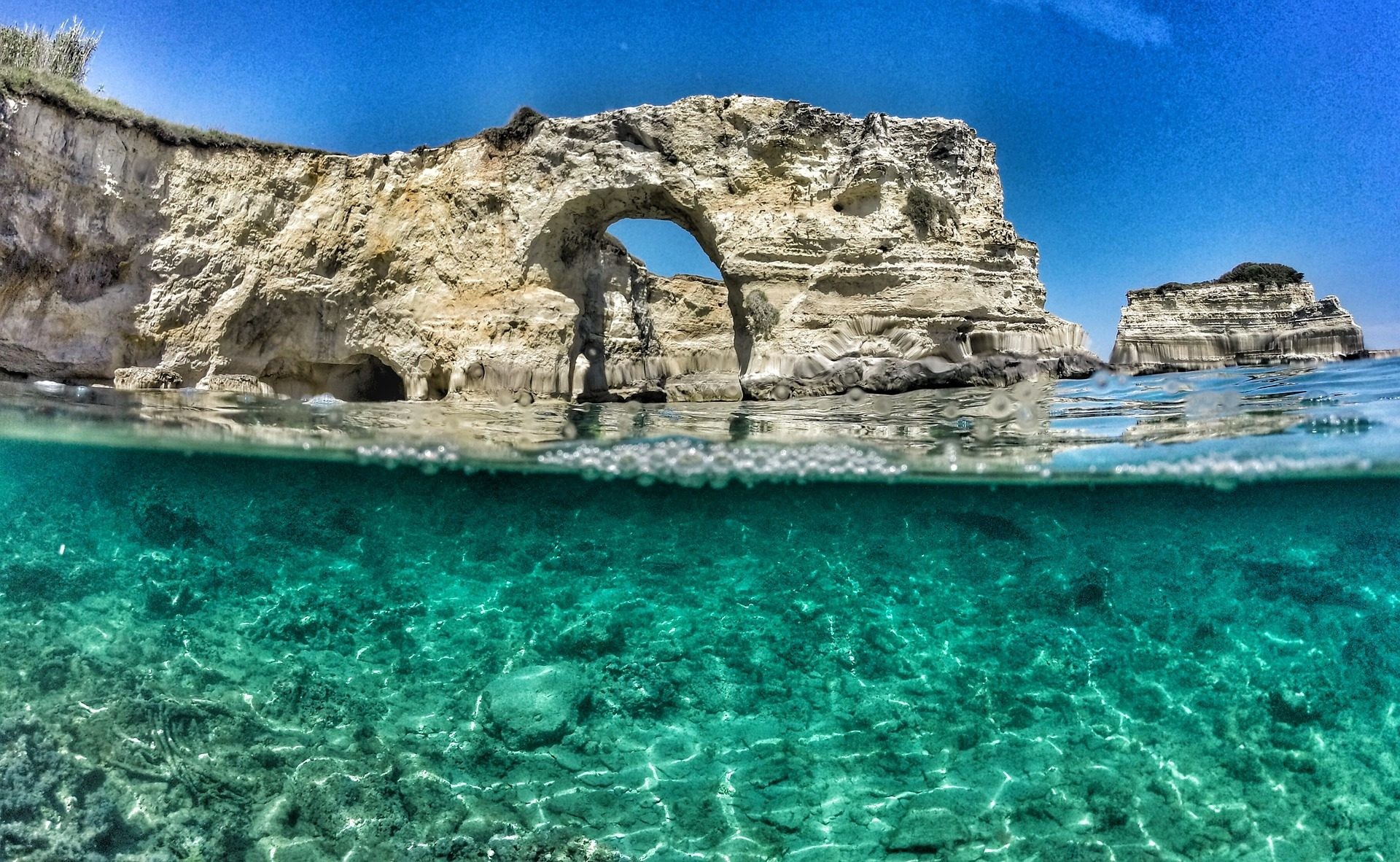 Arco di roccia, Vista sopra e sotto l'acqua, Acqua cristallina, Scogliera, sfondo Full HD per PC